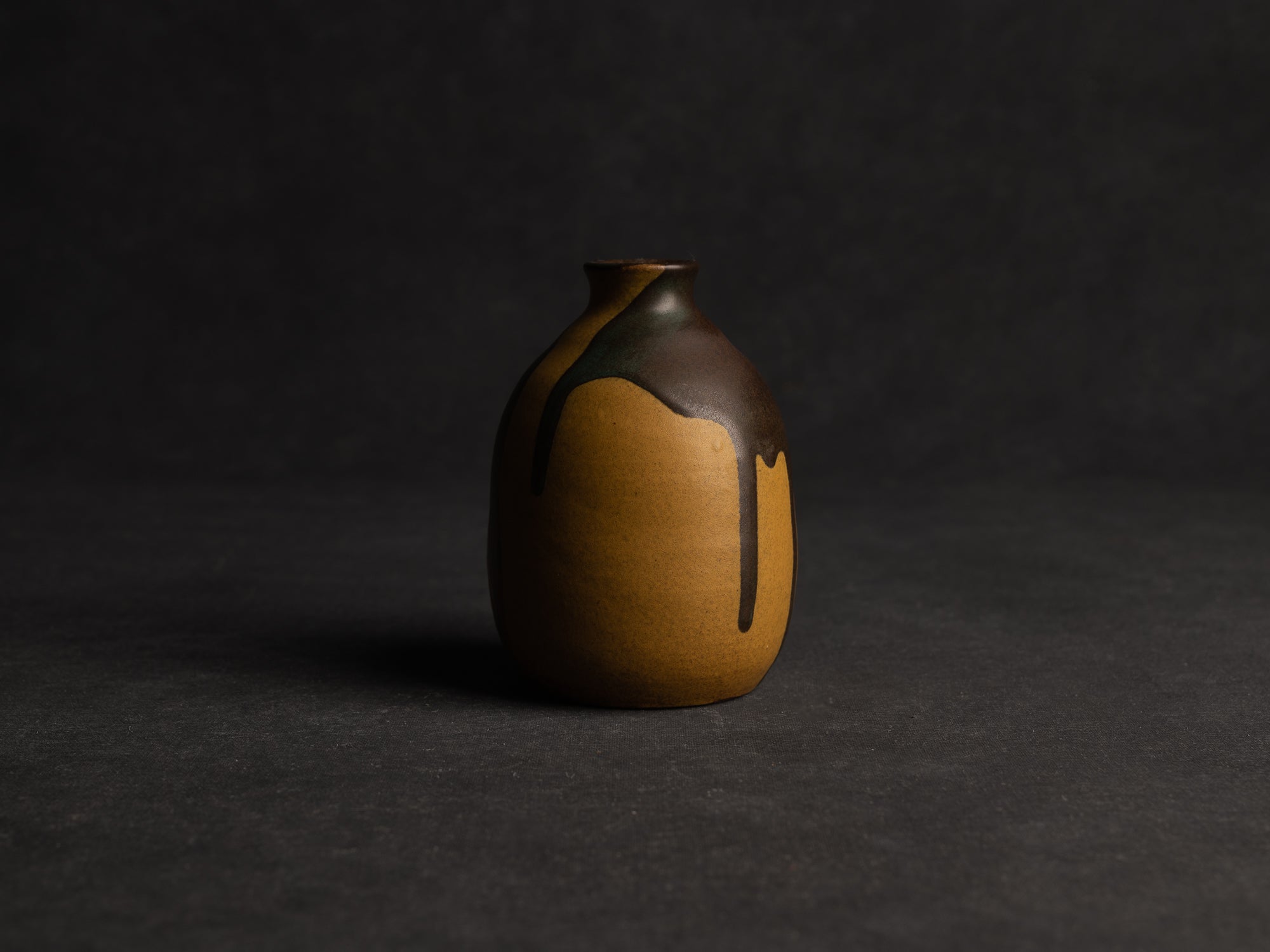Duo de vases, petites bouteilles en grès japonisant de Léon Pointu, Atelier Pointu, France (vers 1910-25)..School of Carriès, japonisme tokkuri-shape stoneware bottle vases duet by Léon Pointu, Atelier Pointu, France (circa 1910-25)