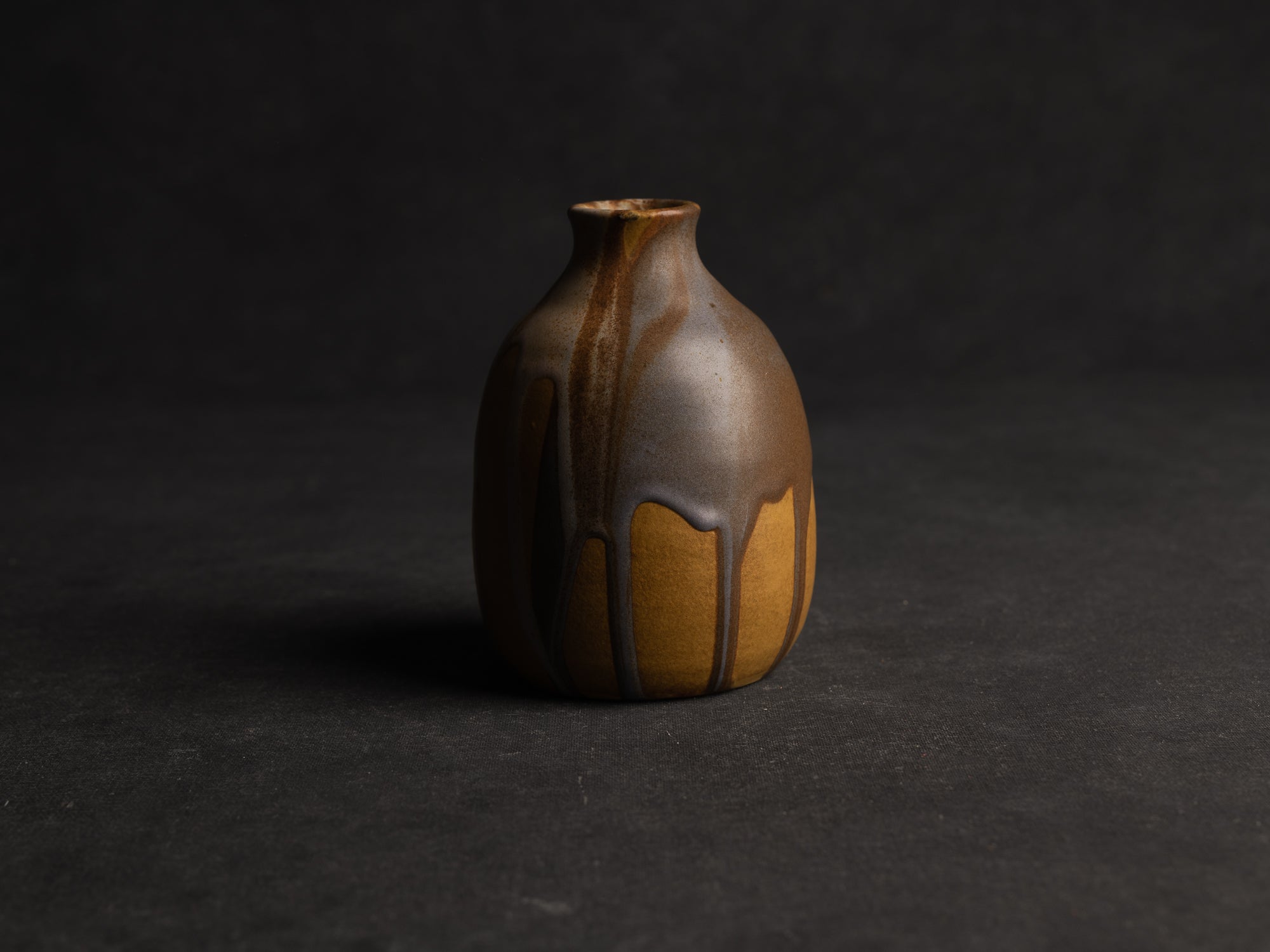 Duo de vases, petites bouteilles en grès japonisant de Léon Pointu, Atelier Pointu, France (vers 1910-25)..School of Carriès, japonisme tokkuri-shape stoneware bottle vases duet by Léon Pointu, Atelier Pointu, France (circa 1910-25)