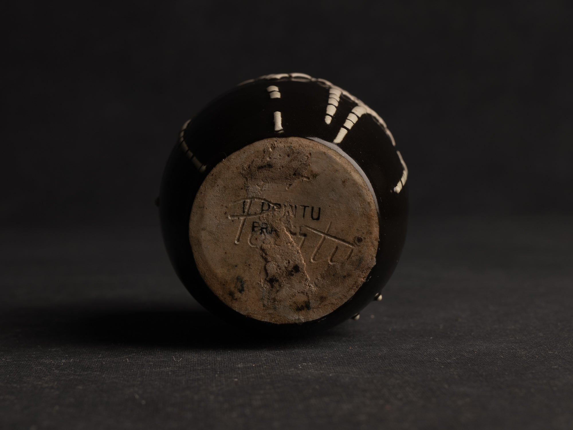 Chaire, pot à poussière de thé "peau de serpent" en grès de Léon Pointu, Atelier Pointu, France (vers 1930)..School of Carriès chaire, stoneware snakeskin glazed tea container by Léon Pointu, Atelier Pointu, France (circa 1930)