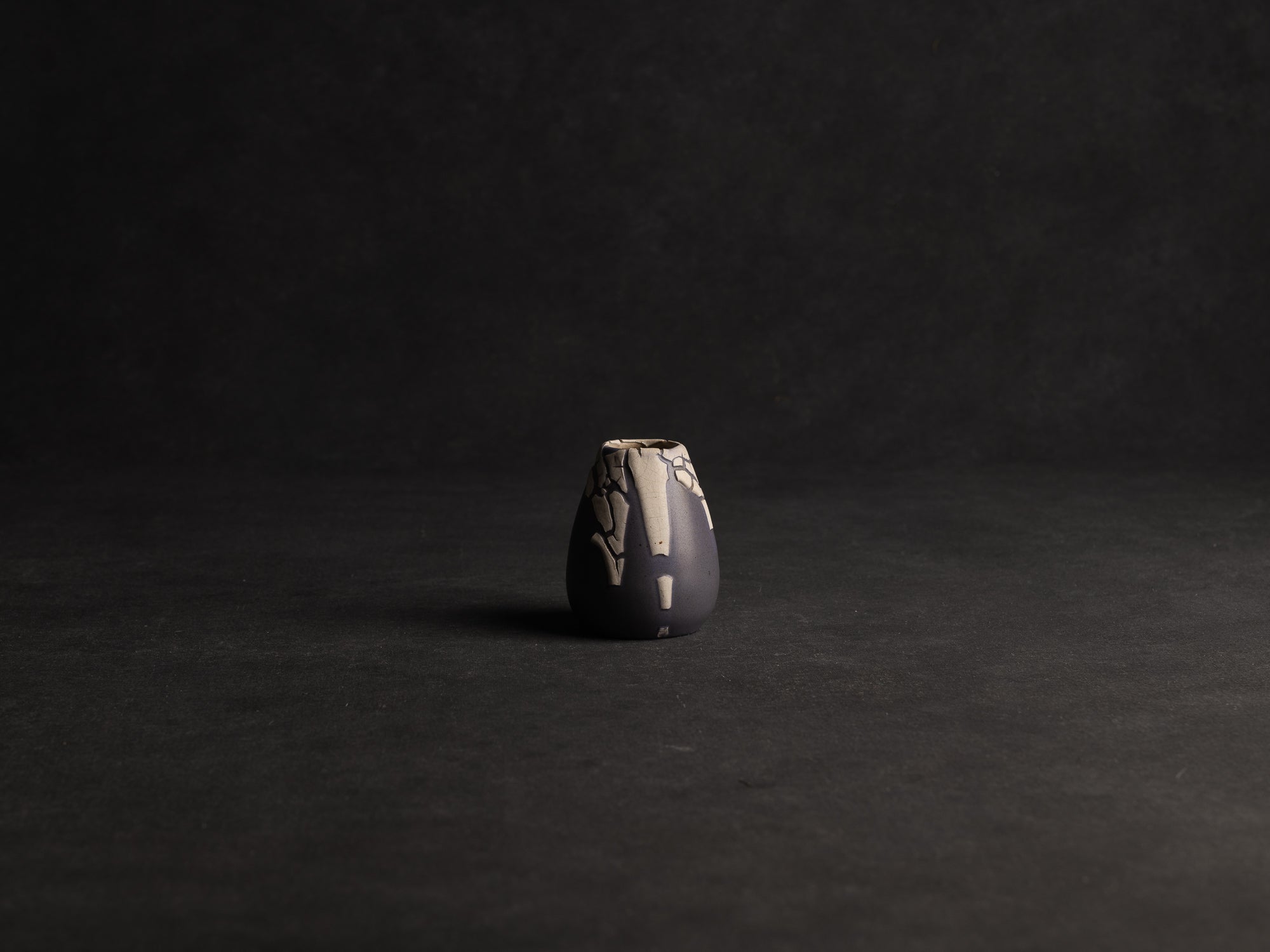 Chaire, pot à poussière de thé "peau de serpent" en grès de Léon Pointu, Atelier Pointu, France (vers 1930)..School of Carriès cha-ire, stoneware snakeskin glazed tea container by Léon Pointu, Atelier Pointu, France (circa 1930)