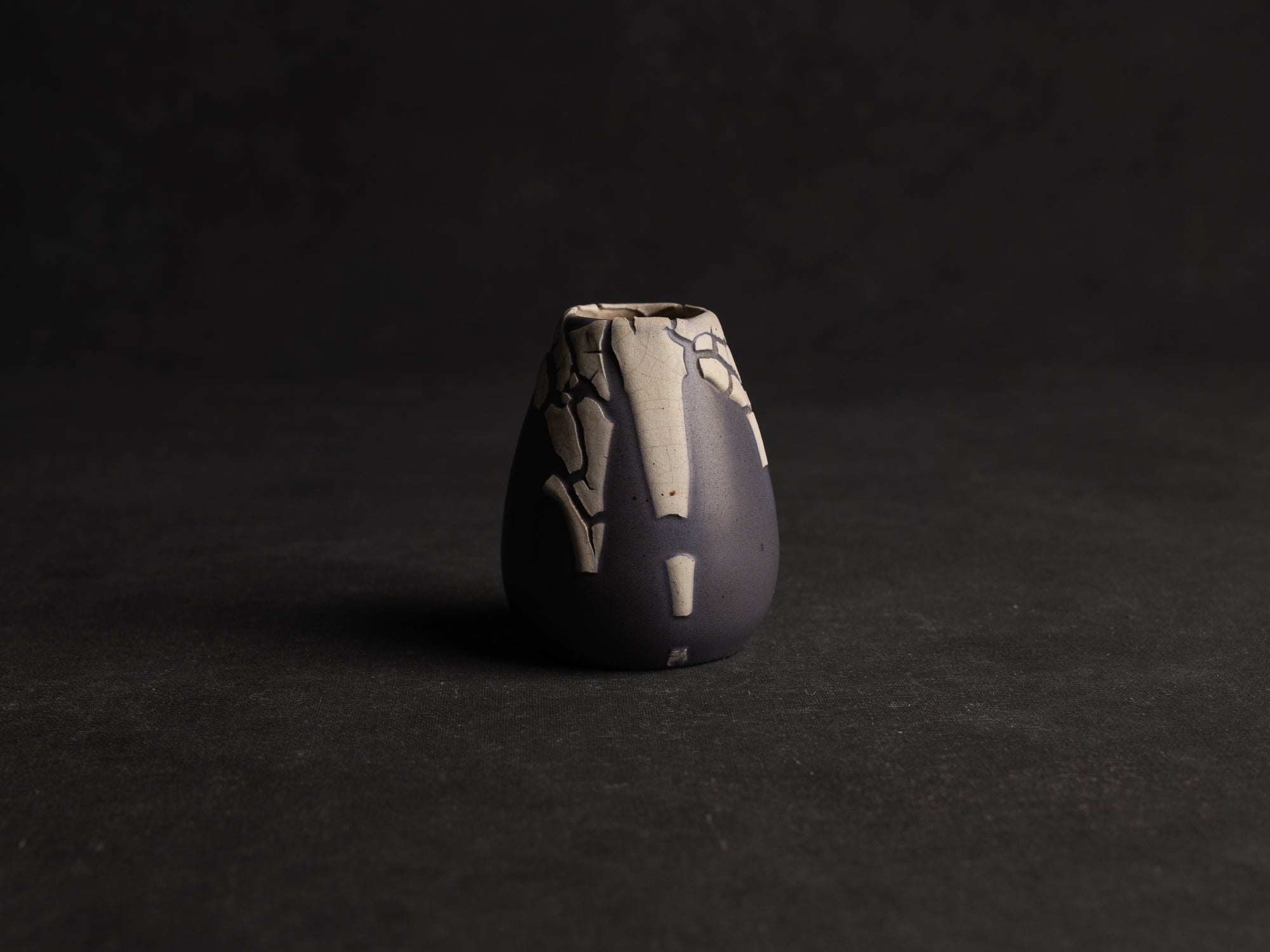 Chaire, pot à poussière de thé "peau de serpent" en grès de Léon Pointu, Atelier Pointu, France (vers 1930)..School of Carriès cha-ire, stoneware snakeskin glazed tea container by Léon Pointu, Atelier Pointu, France (circa 1930)