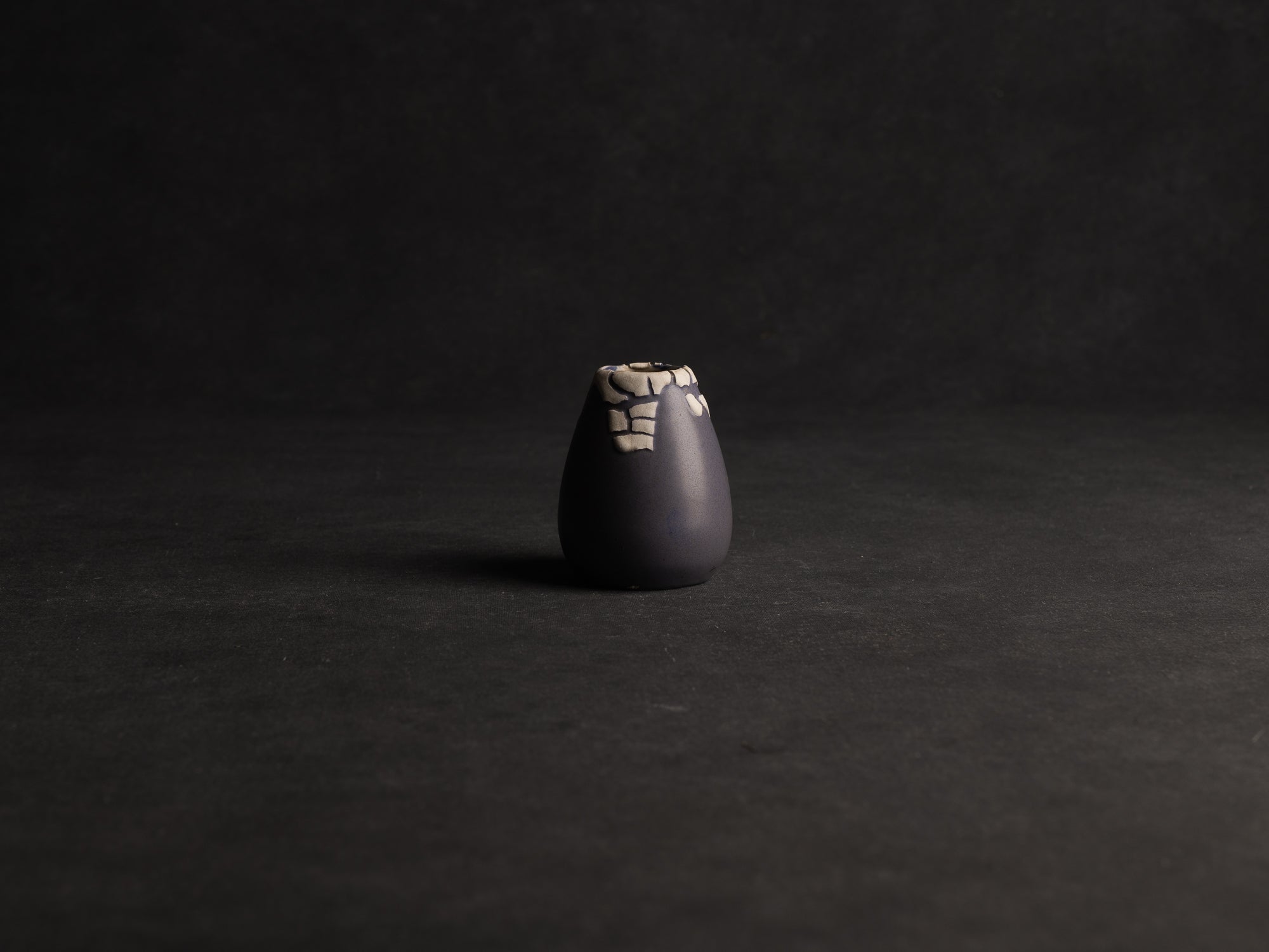 Chaire, pot à poussière de thé "peau de serpent" en grès de Léon Pointu, Atelier Pointu, France (vers 1930)..School of Carriès cha-ire, stoneware snakeskin glazed tea container by Léon Pointu, Atelier Pointu, France (circa 1930)