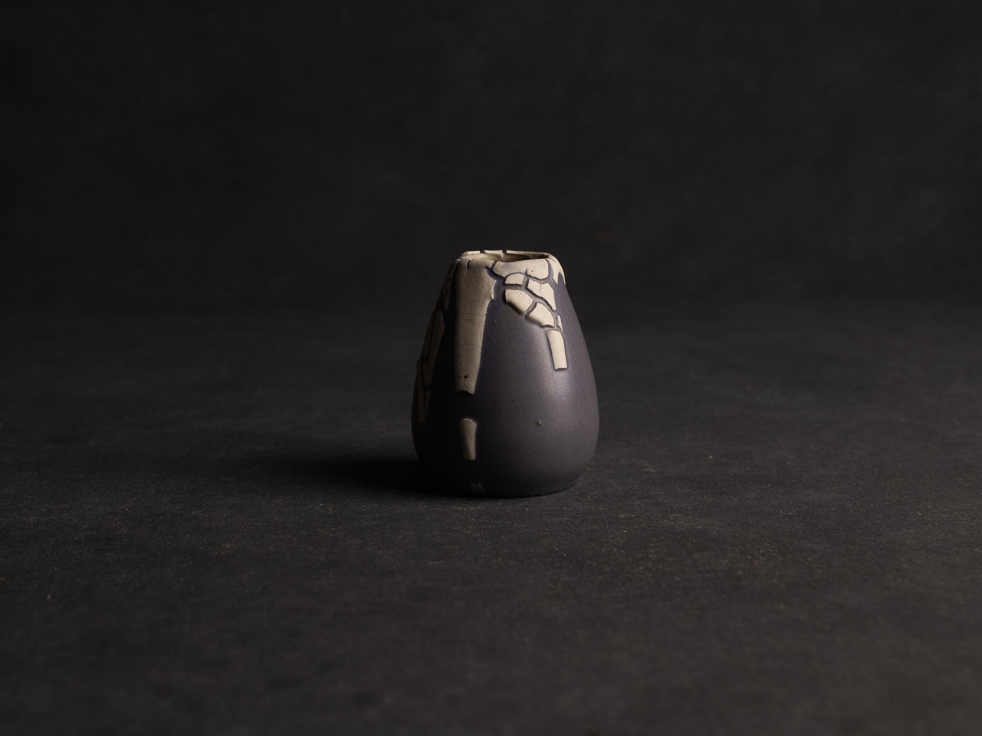 Chaire, pot à poussière de thé "peau de serpent" en grès de Léon Pointu, Atelier Pointu, France (vers 1930)..School of Carriès cha-ire, stoneware snakeskin glazed tea container by Léon Pointu, Atelier Pointu, France (circa 1930)