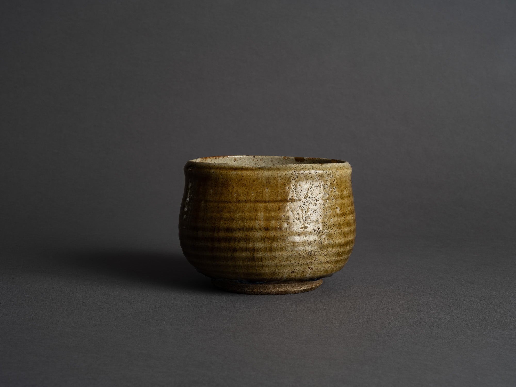 Rare coupe Kensui Ki-Seto, kintsugi, Japon (Époque d'Edo)..Ki-Seto ware Kensui bowl with kintsugi, Japan (Edo Period)