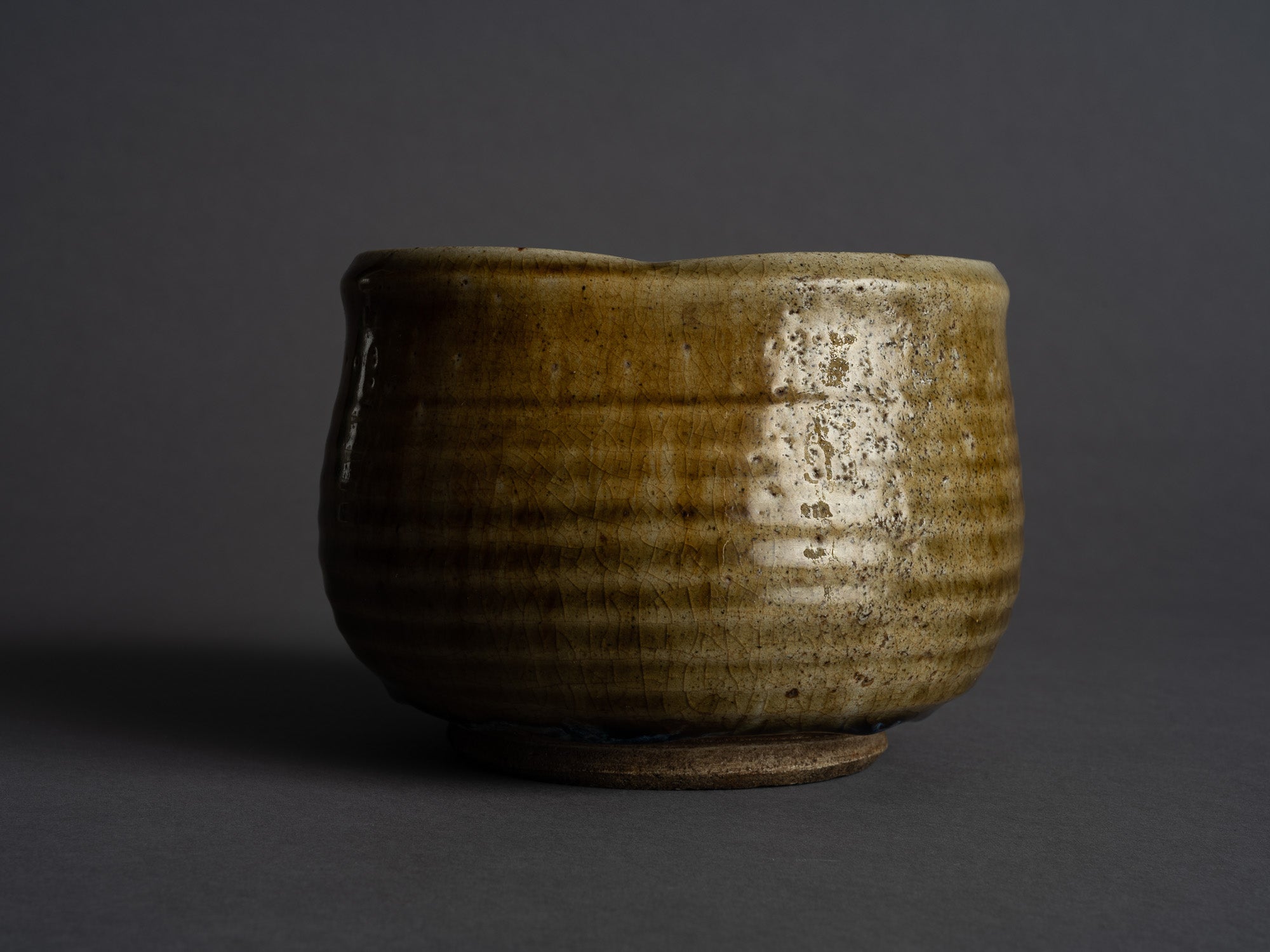 Rare coupe Kensui Ki-Seto, kintsugi, Japon (Époque d'Edo)..Ki-Seto ware Kensui bowl with kintsugi, Japan (Edo Period)
