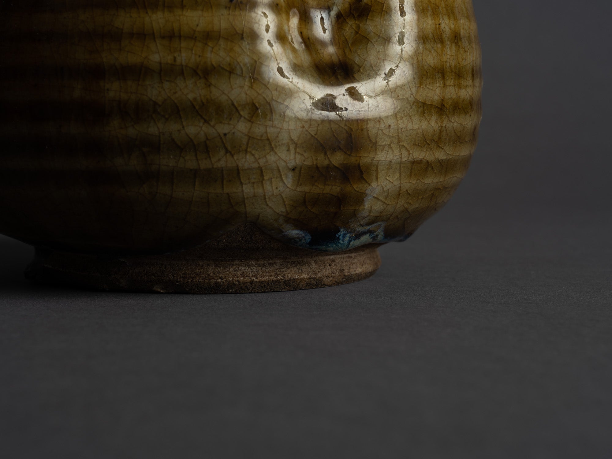 Rare coupe Kensui Ki-Seto, kintsugi, Japon (Époque d'Edo)..Ki-Seto ware Kensui bowl with kintsugi, Japan (Edo Period)
