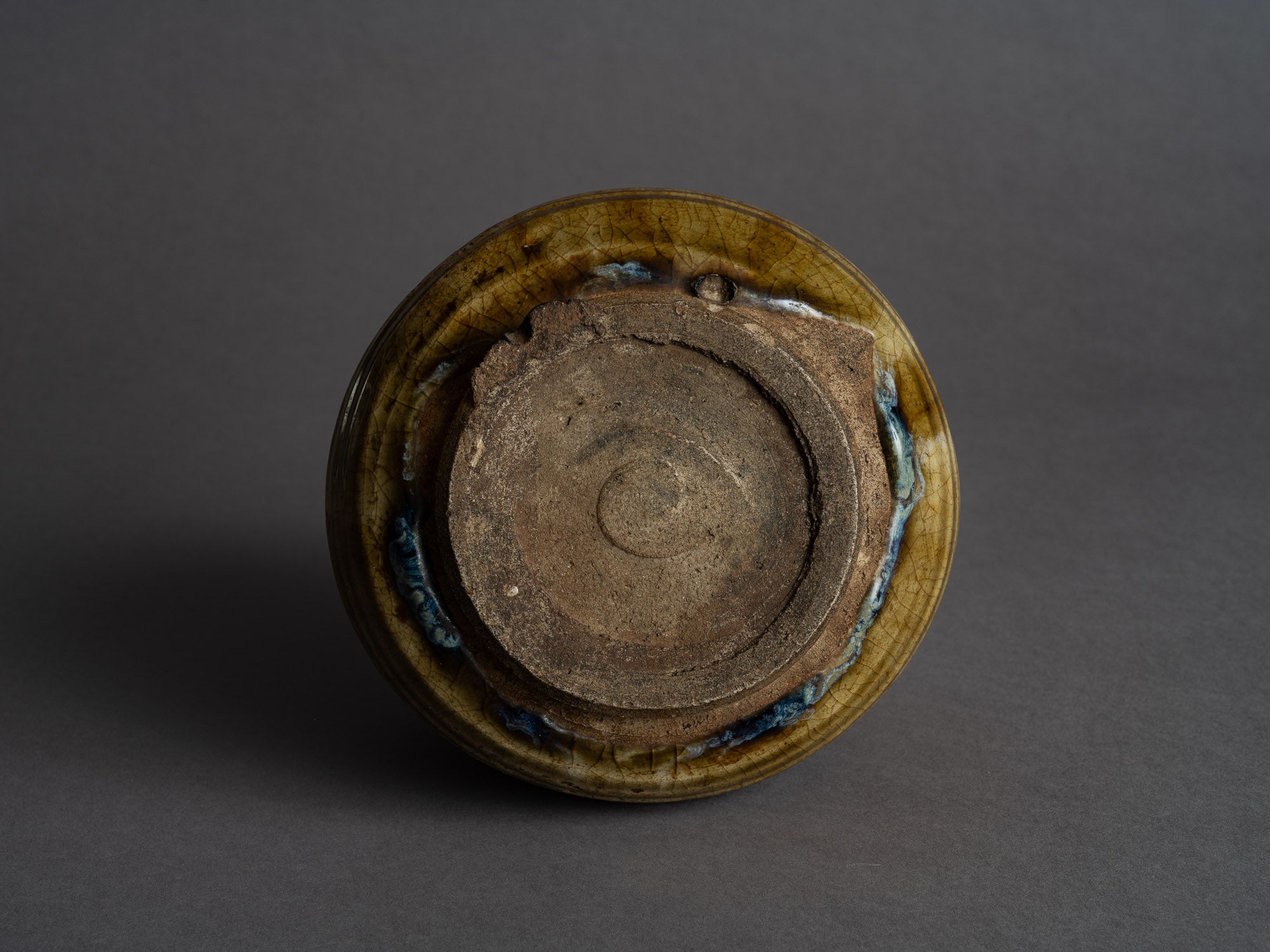 Rare coupe Kensui Ki-Seto, kintsugi, Japon (Époque d'Edo)..Ki-Seto ware Kensui bowl with kintsugi, Japan (Edo Period)