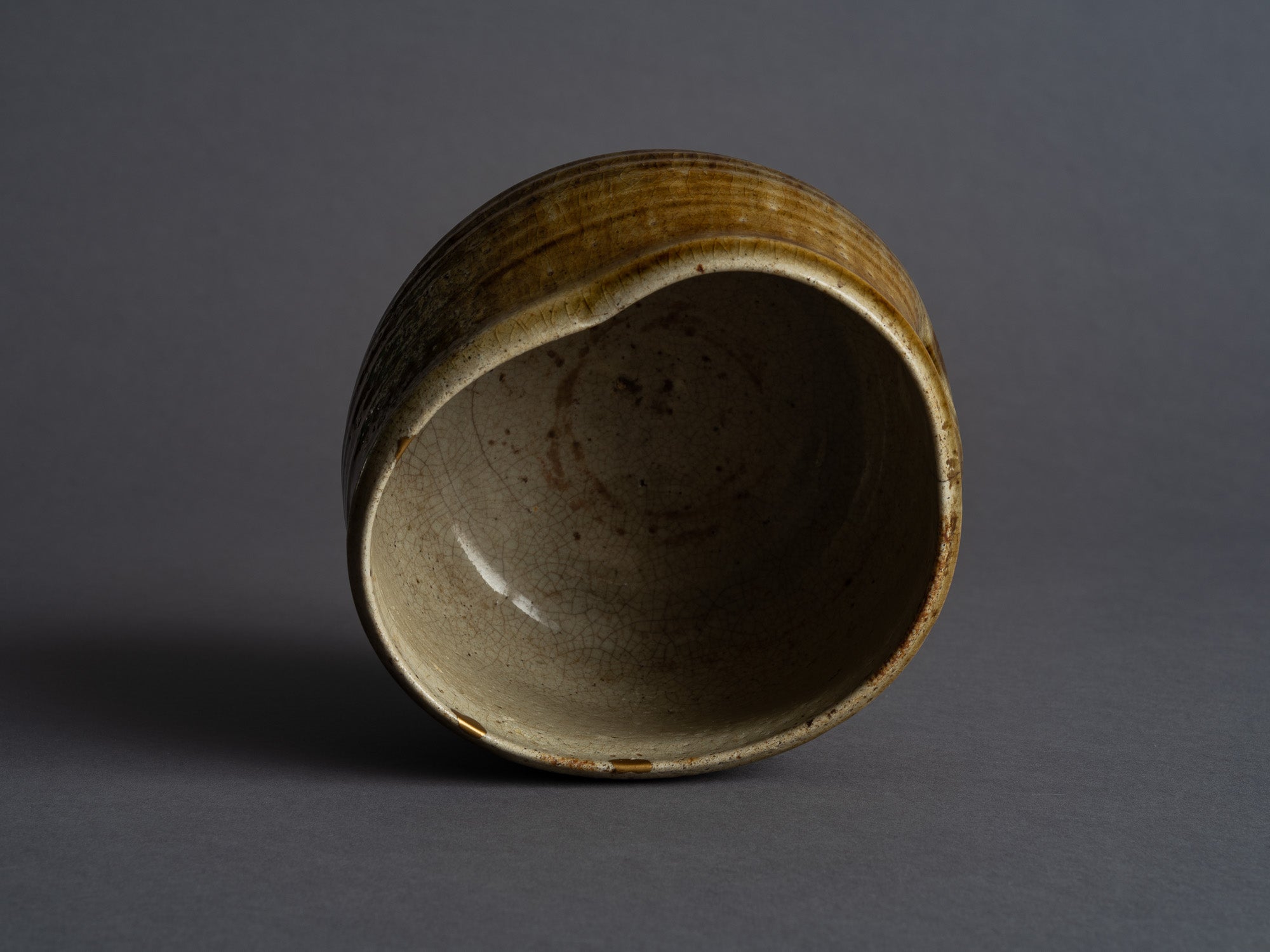Rare coupe Kensui Ki-Seto, kintsugi, Japon (Époque d'Edo)..Ki-Seto ware Kensui bowl with kintsugi, Japan (Edo Period)