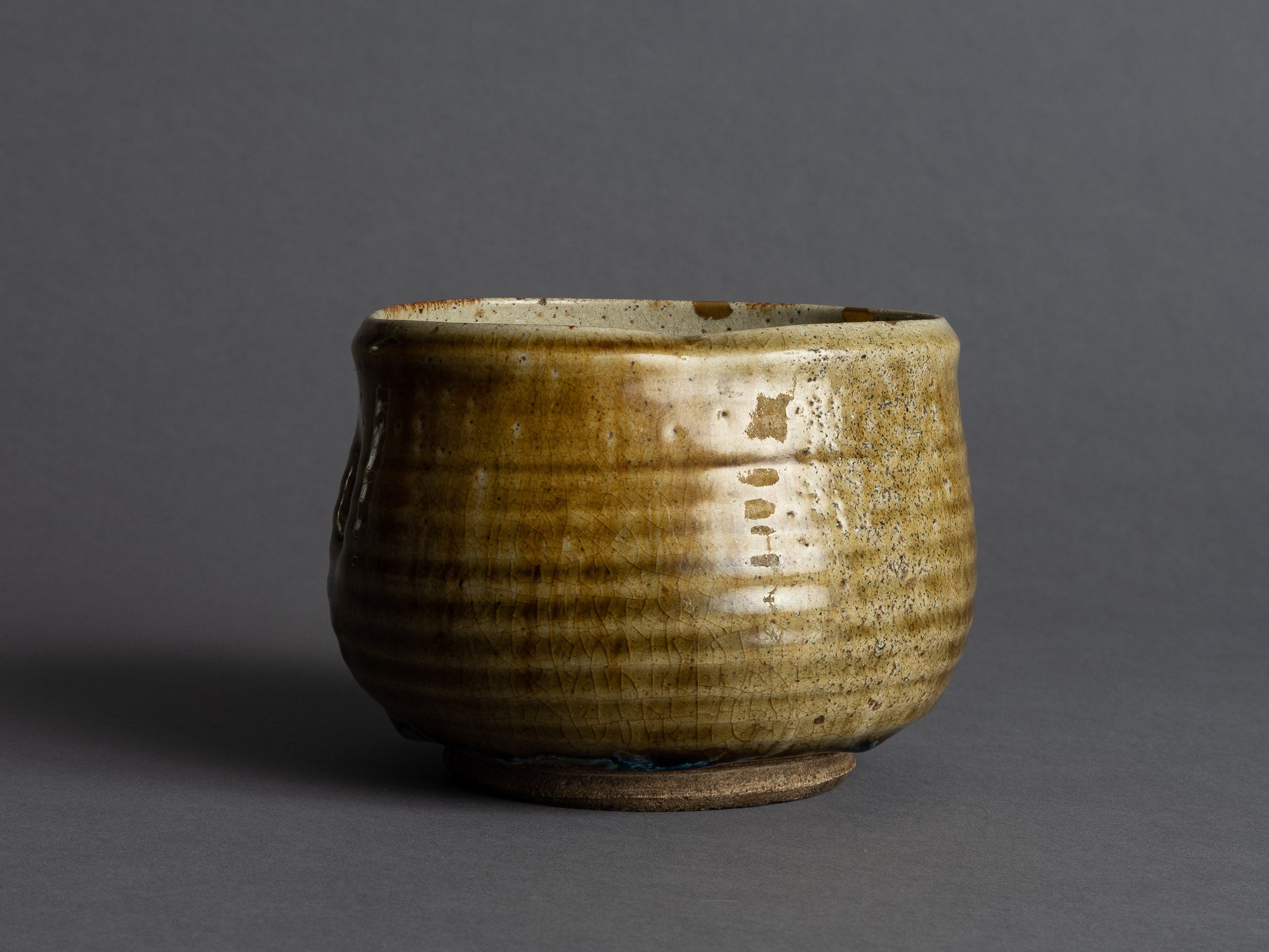 Rare coupe Kensui Ki-Seto, kintsugi, Japon (Époque d'Edo)..Ki-Seto ware Kensui bowl with kintsugi, Japan (Edo Period)