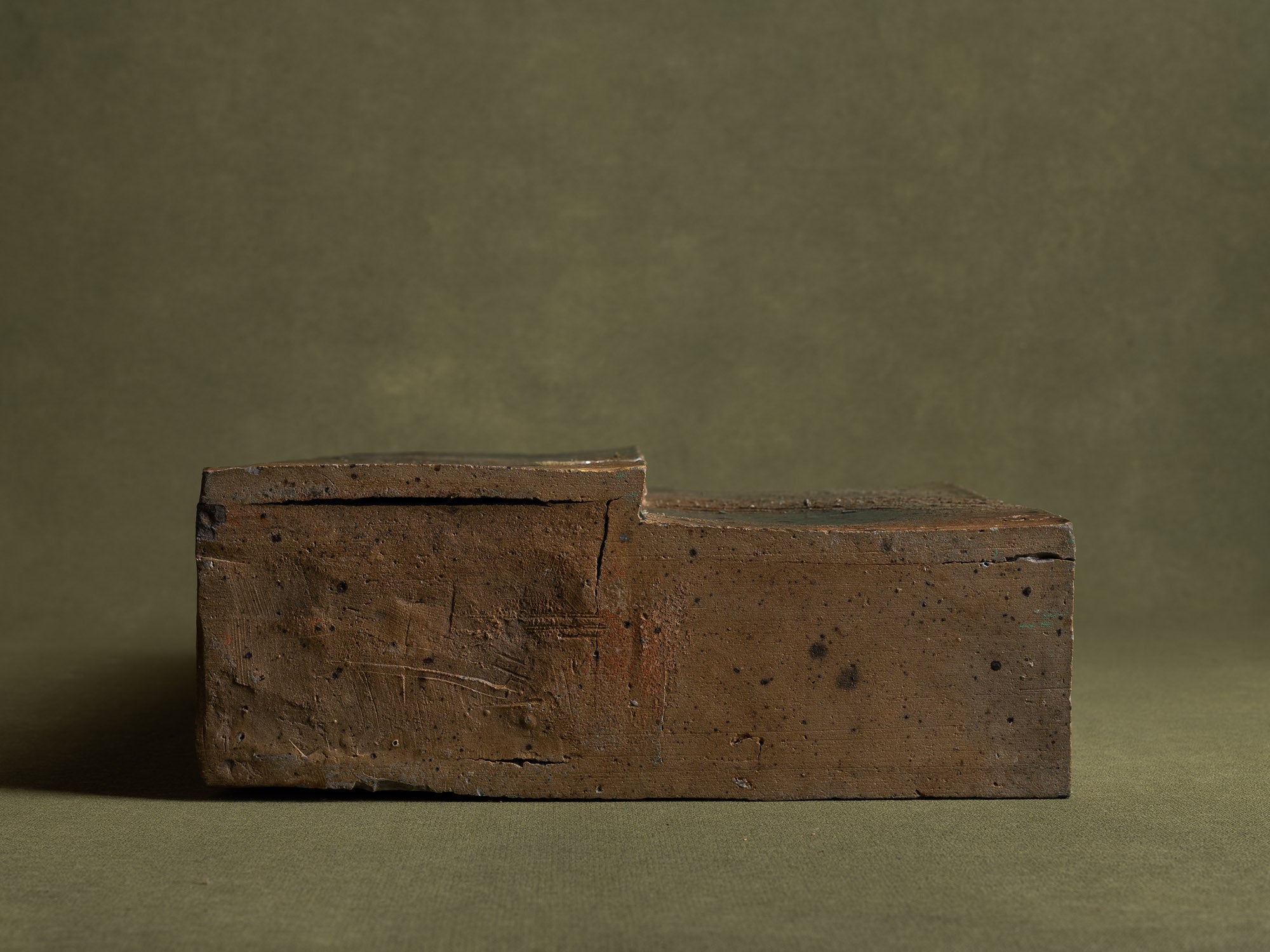 Pied de lampe / vase‑sculpture en grès de La Borne, France (vers 1975)..Sculptural stoneware lamp from La Borne, France (circa 1975)
