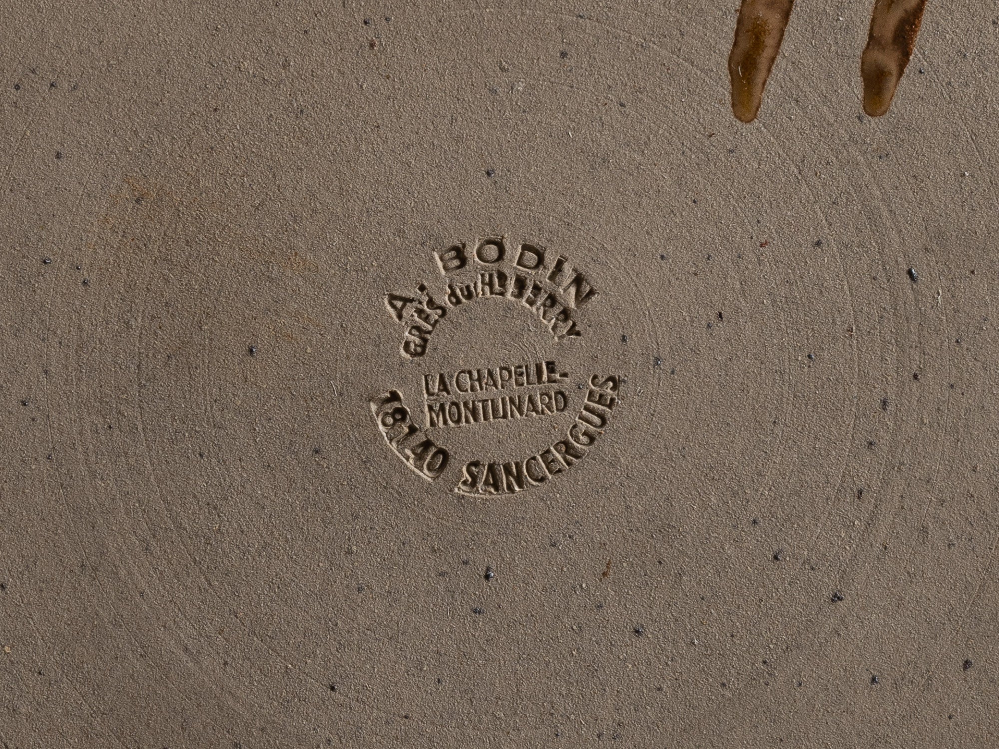Important service de table en grès par André Bodin, France (vers 1965)..Wabi Sabi Tableware plates set by André Bodin, France (circa 1965)