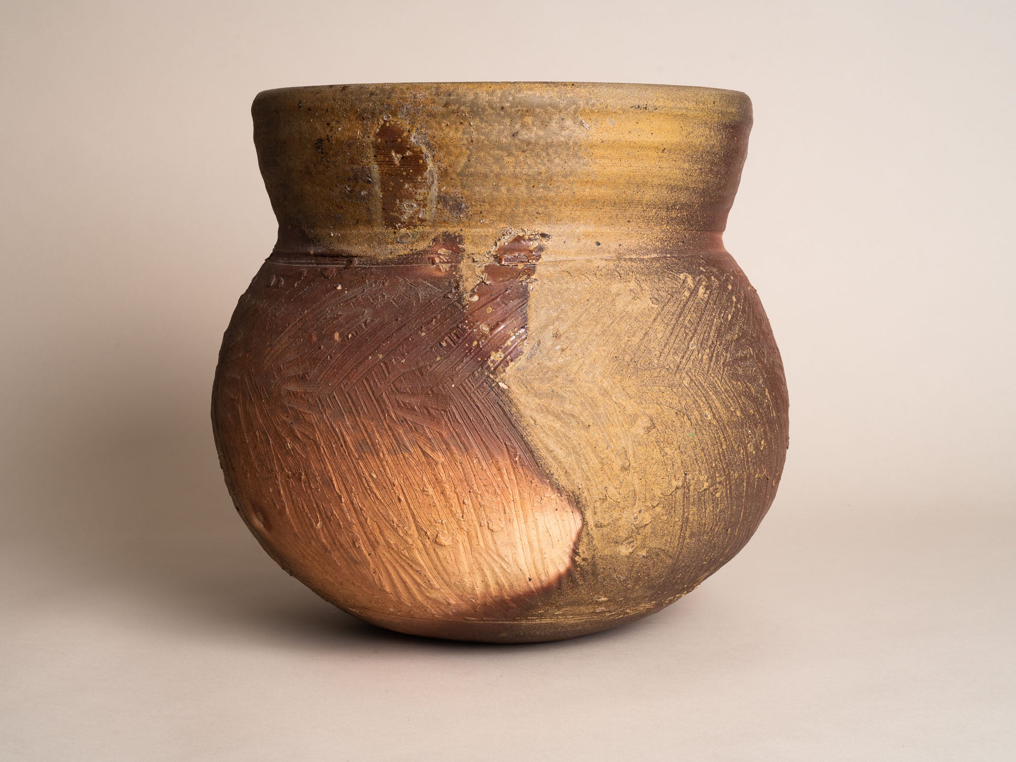Pot monumental d'Hervé Rousseau à la Borne, France (vers 1985)..La Borne planter pot by Hervé Rousseau, France (circa 1985)