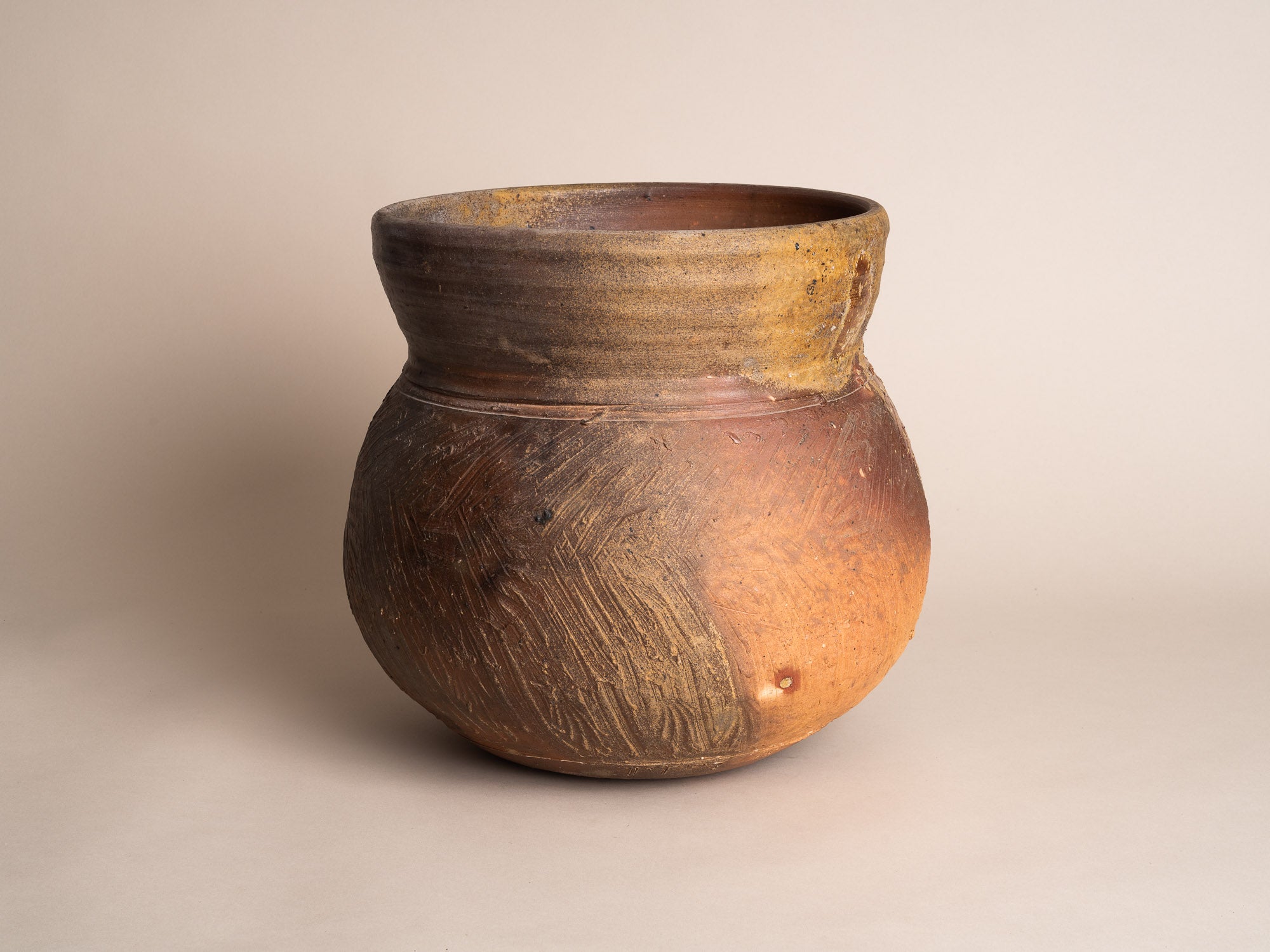 Pot monumental d'Hervé Rousseau à la Borne, France (vers 1985)..La Borne planter pot by Hervé Rousseau, France (circa 1985)