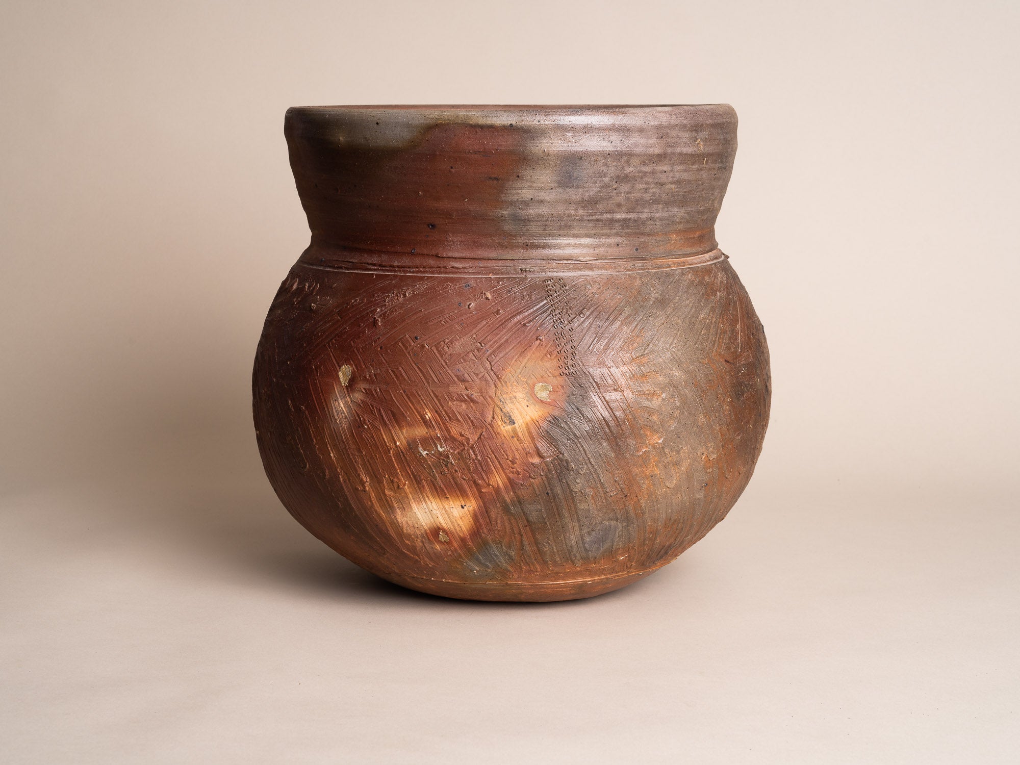 Pot monumental d'Hervé Rousseau à la Borne, France (vers 1985)..La Borne planter pot by Hervé Rousseau, France (circa 1985)