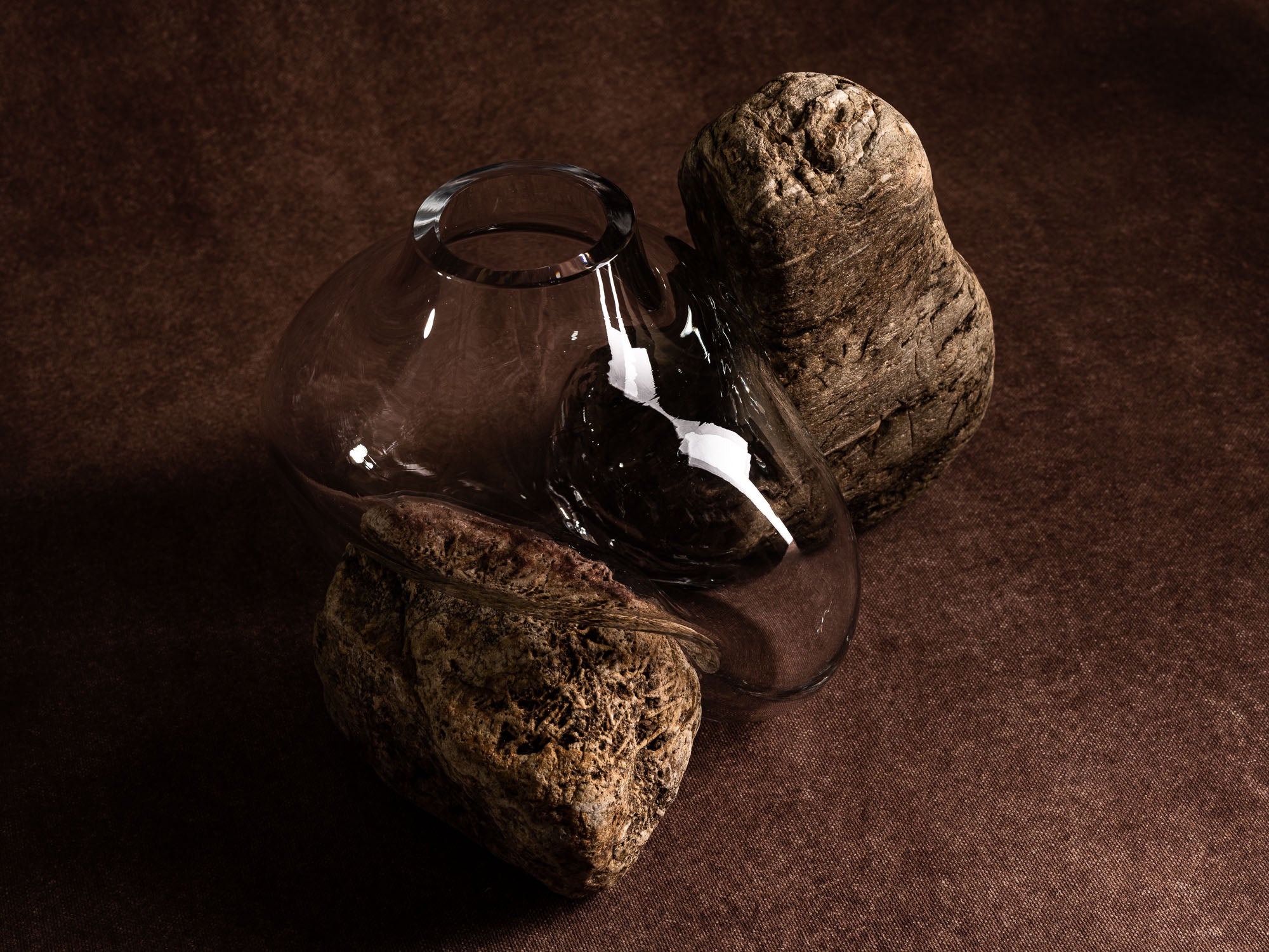 Vase‑sculpture "Tango" de Lætitia Jacquetton, France (2021)..Sculpture‑vase "Tango" by Lætitia Jacquetton, France (2021)