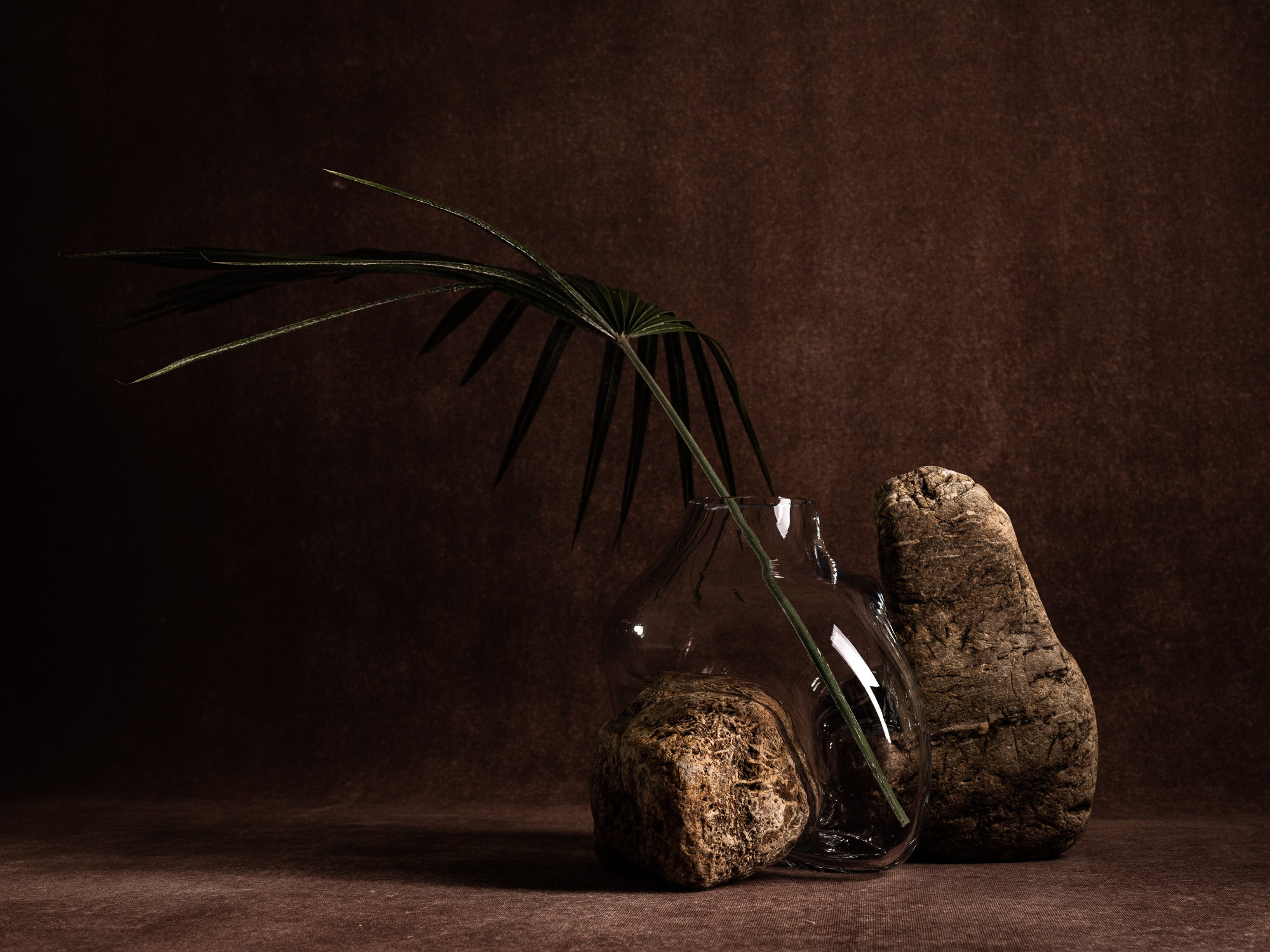 Vase‑sculpture "Tango" de Lætitia Jacquetton, France (2021)..Sculpture‑vase "Tango" by Lætitia Jacquetton, France (2021)