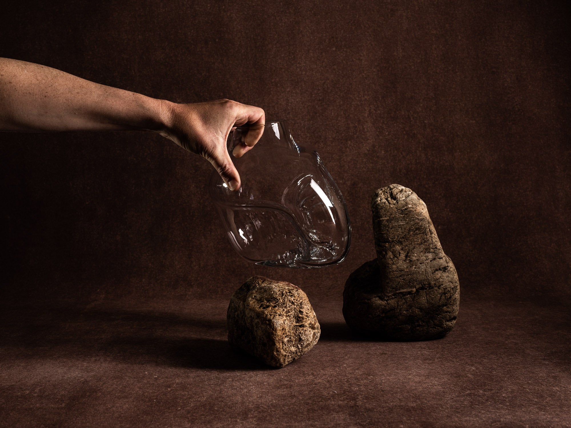 Vase‑sculpture "Tango" de Lætitia Jacquetton, France (2021)..Sculpture‑vase "Tango" by Lætitia Jacquetton, France (2021)