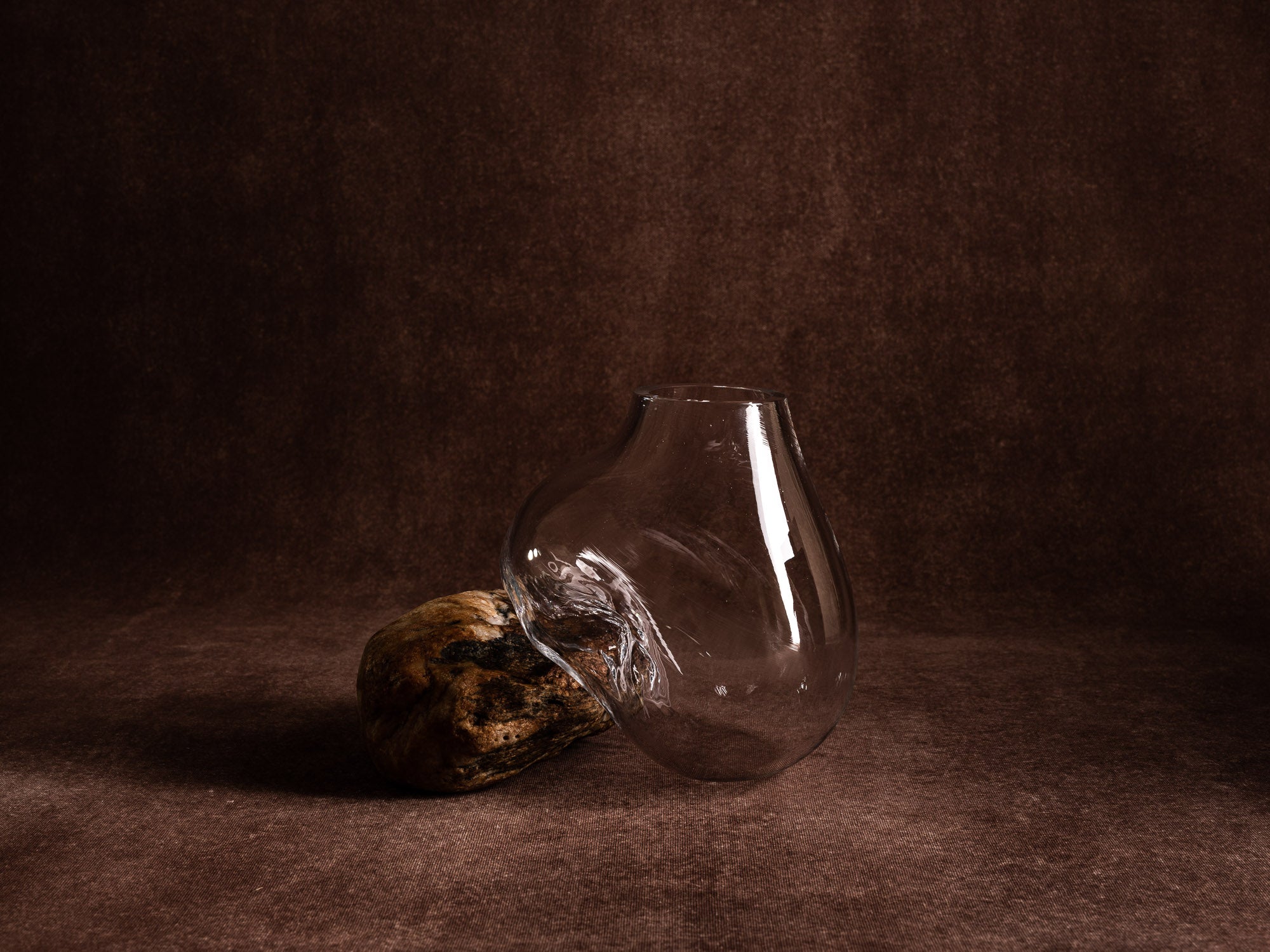Vase‑sculpture "Gallus" de Lætitia Jacquetton, France (2021)..Sculpture‑vase "Gallus" by Lætitia Jacquetton, France (2021)