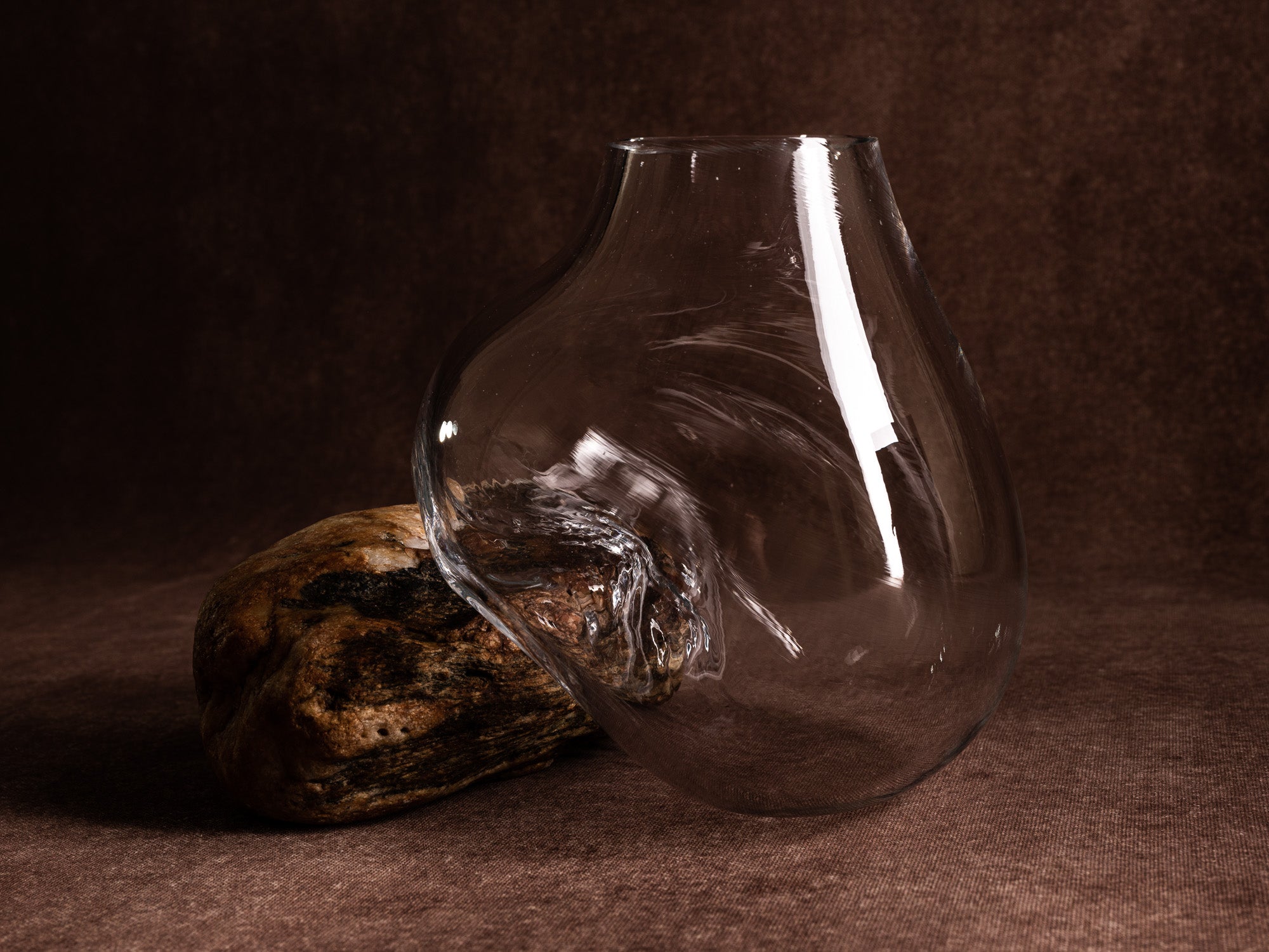 Vase‑sculpture "Gallus" de Lætitia Jacquetton, France (2021)..Sculpture‑vase "Gallus" by Lætitia Jacquetton, France (2021)