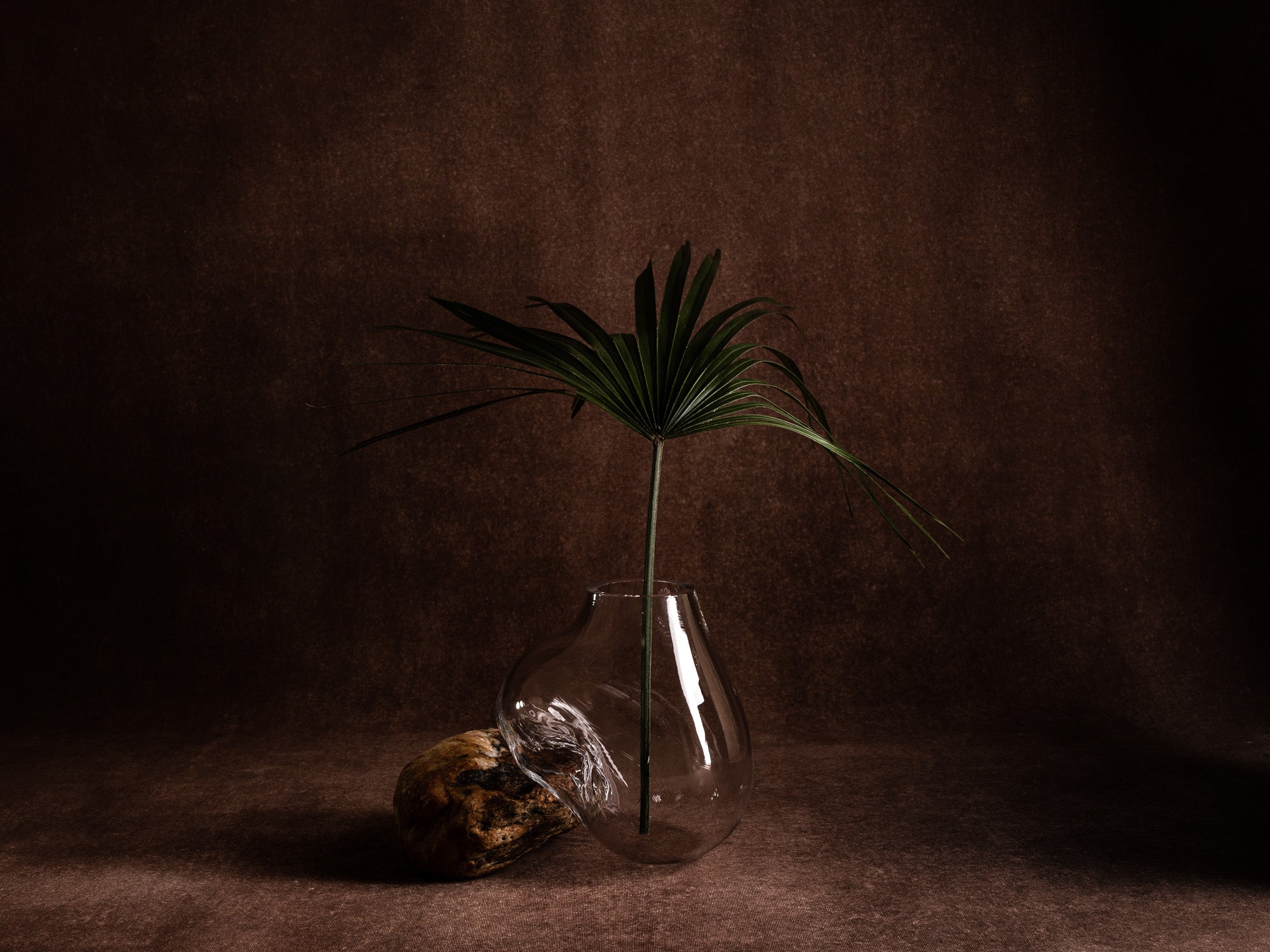 Vase‑sculpture "Gallus" de Lætitia Jacquetton, France (2021)..Sculpture‑vase "Gallus" by Lætitia Jacquetton, France (2021)