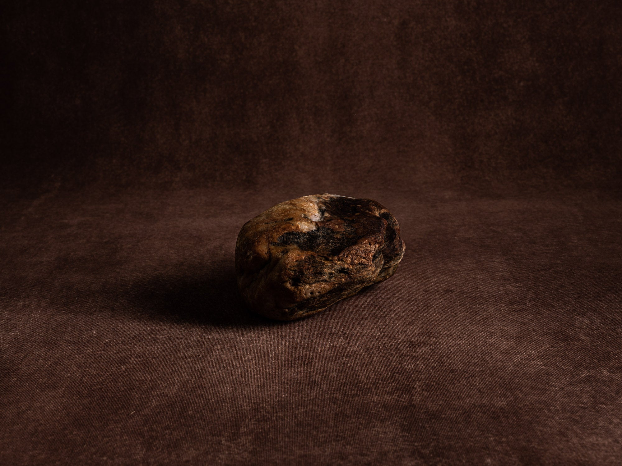 Vase‑sculpture "Gallus" de Lætitia Jacquetton, France (2021)..Sculpture‑vase "Gallus" by Lætitia Jacquetton, France (2021)