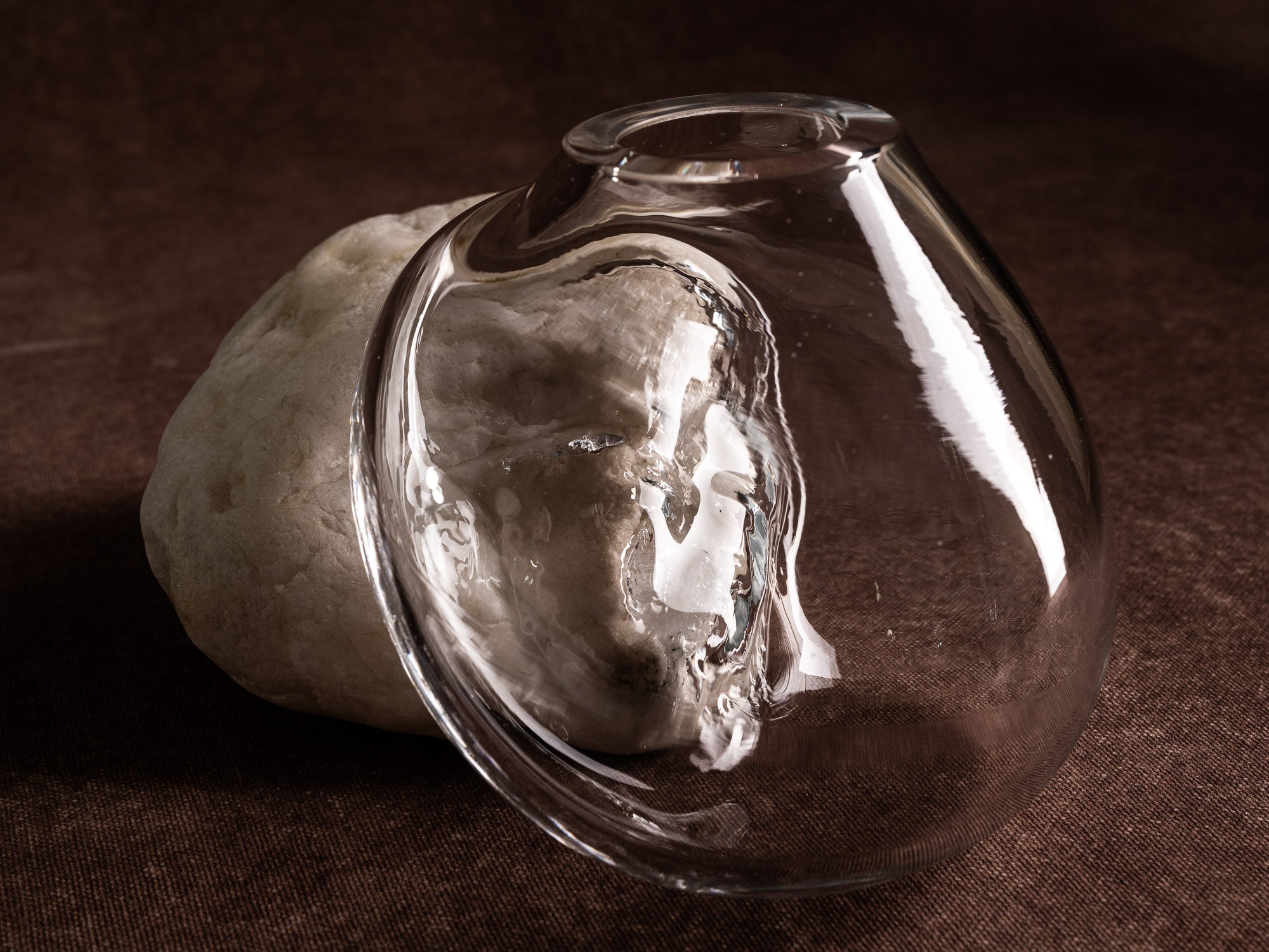 Vase‑sculpture "Cumulus" de Lætitia Jacquetton, France (2021)..Sculpture‑vase "Cumulus" by Lætitia Jacquetton, France (2021)