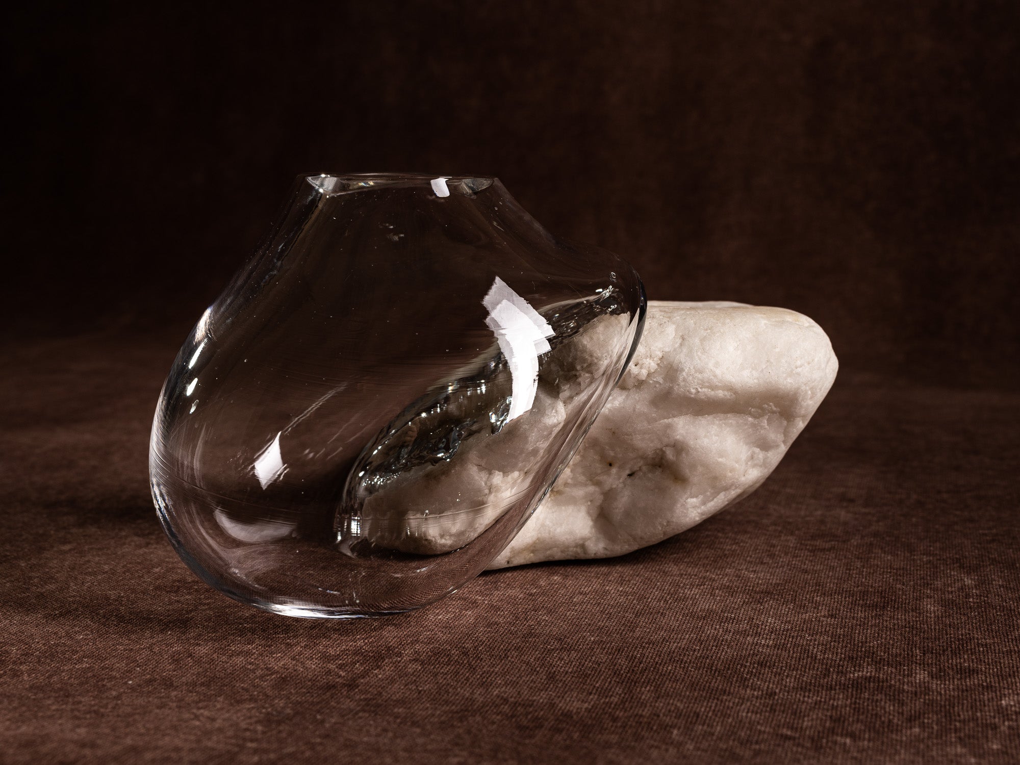 Vase‑sculpture "Cumulus" de Lætitia Jacquetton, France (2021)..Sculpture‑vase "Cumulus" by Lætitia Jacquetton, France (2021)