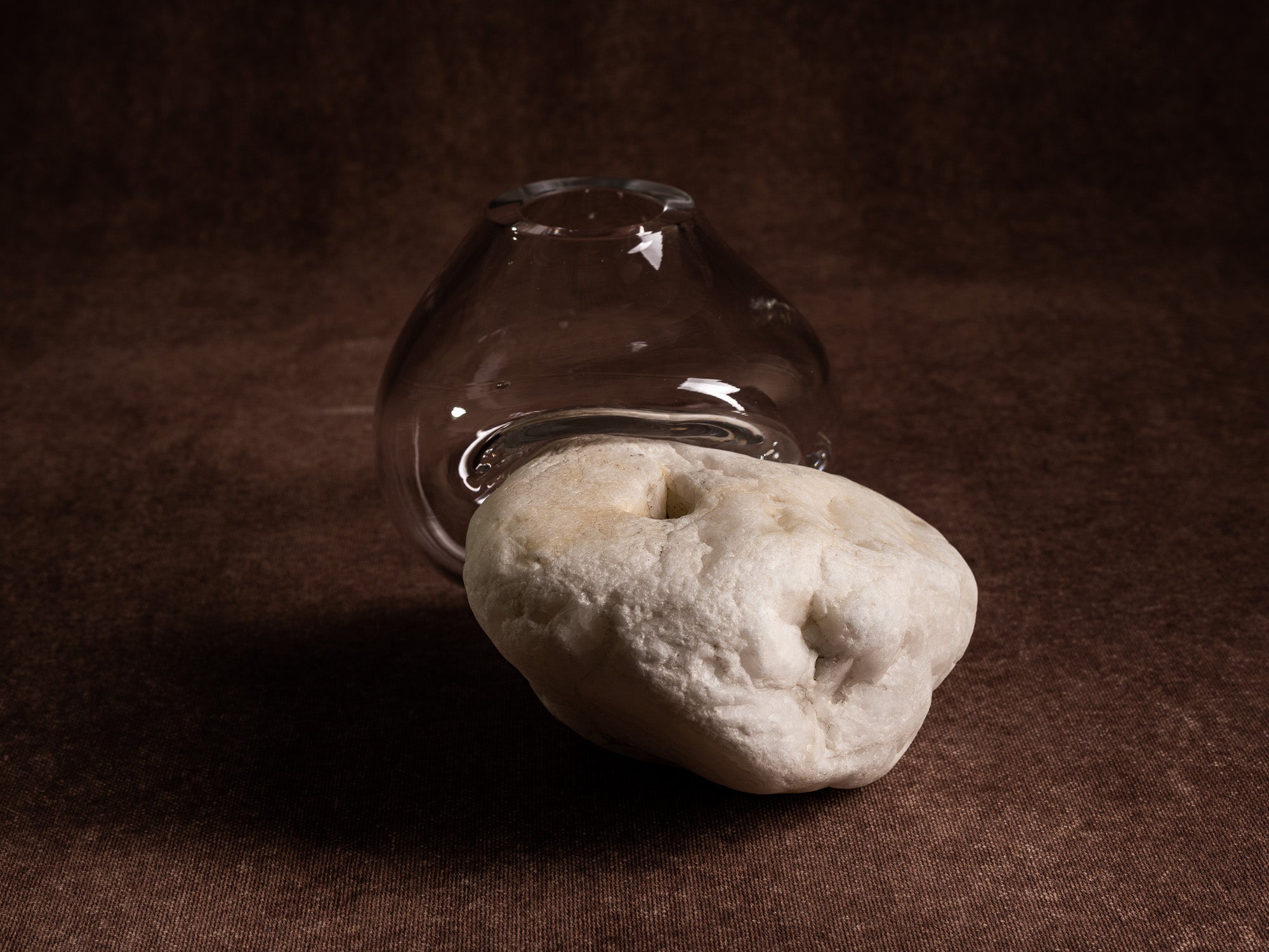 Vase‑sculpture "Cumulus" de Lætitia Jacquetton, France (2021)..Sculpture‑vase "Cumulus" by Lætitia Jacquetton, France (2021)