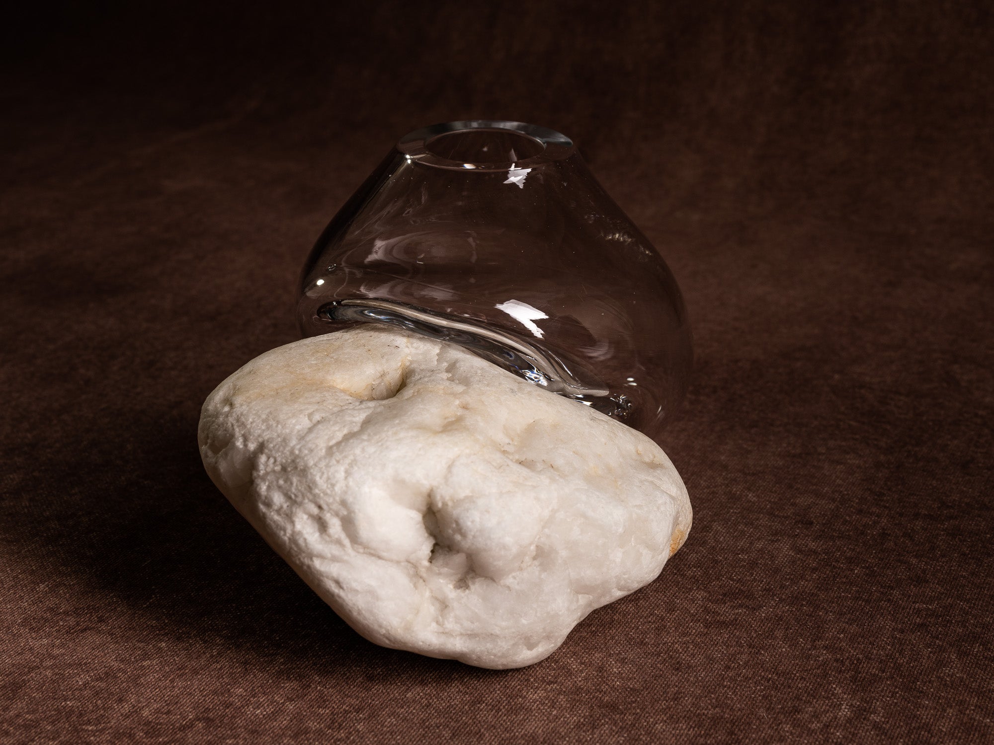 Vase‑sculpture "Cumulus" de Lætitia Jacquetton, France (2021)..Sculpture‑vase "Cumulus" by Lætitia Jacquetton, France (2021)