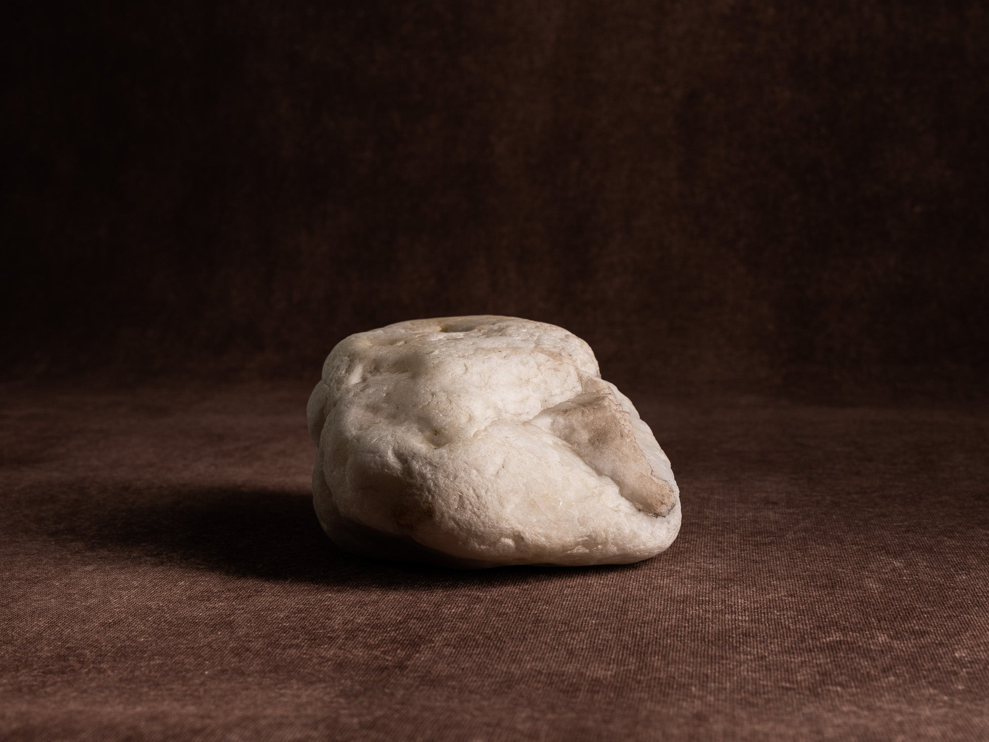Vase‑sculpture "Cumulus" de Lætitia Jacquetton, France (2021)..Sculpture‑vase "Cumulus" by Lætitia Jacquetton, France (2021)