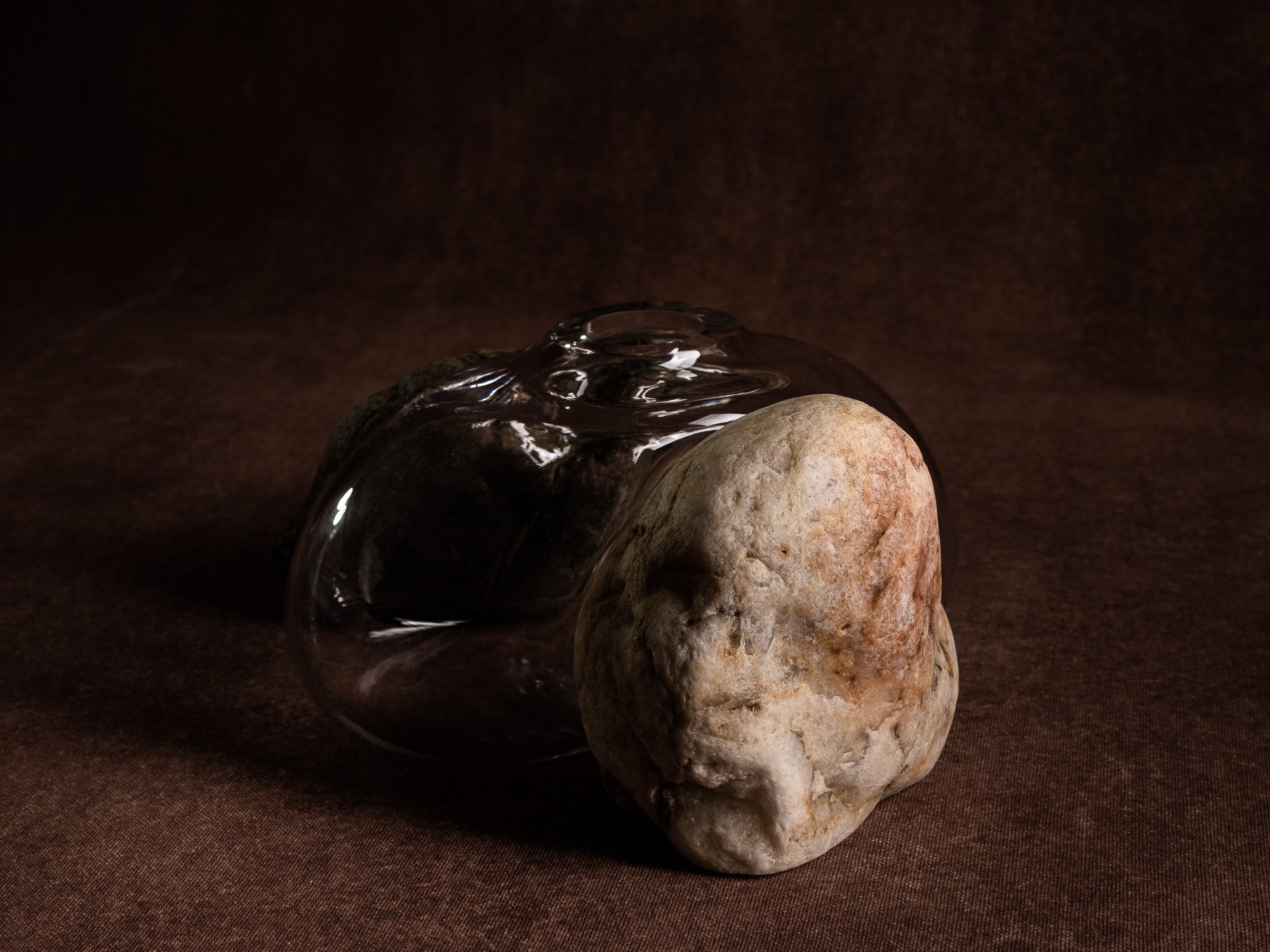 Vase‑sculpture "Bossa" de Lætitia Jacquetton, France (2021)..Sculpture‑vase "Bossa" by Lætitia Jacquetton, France (2021)
