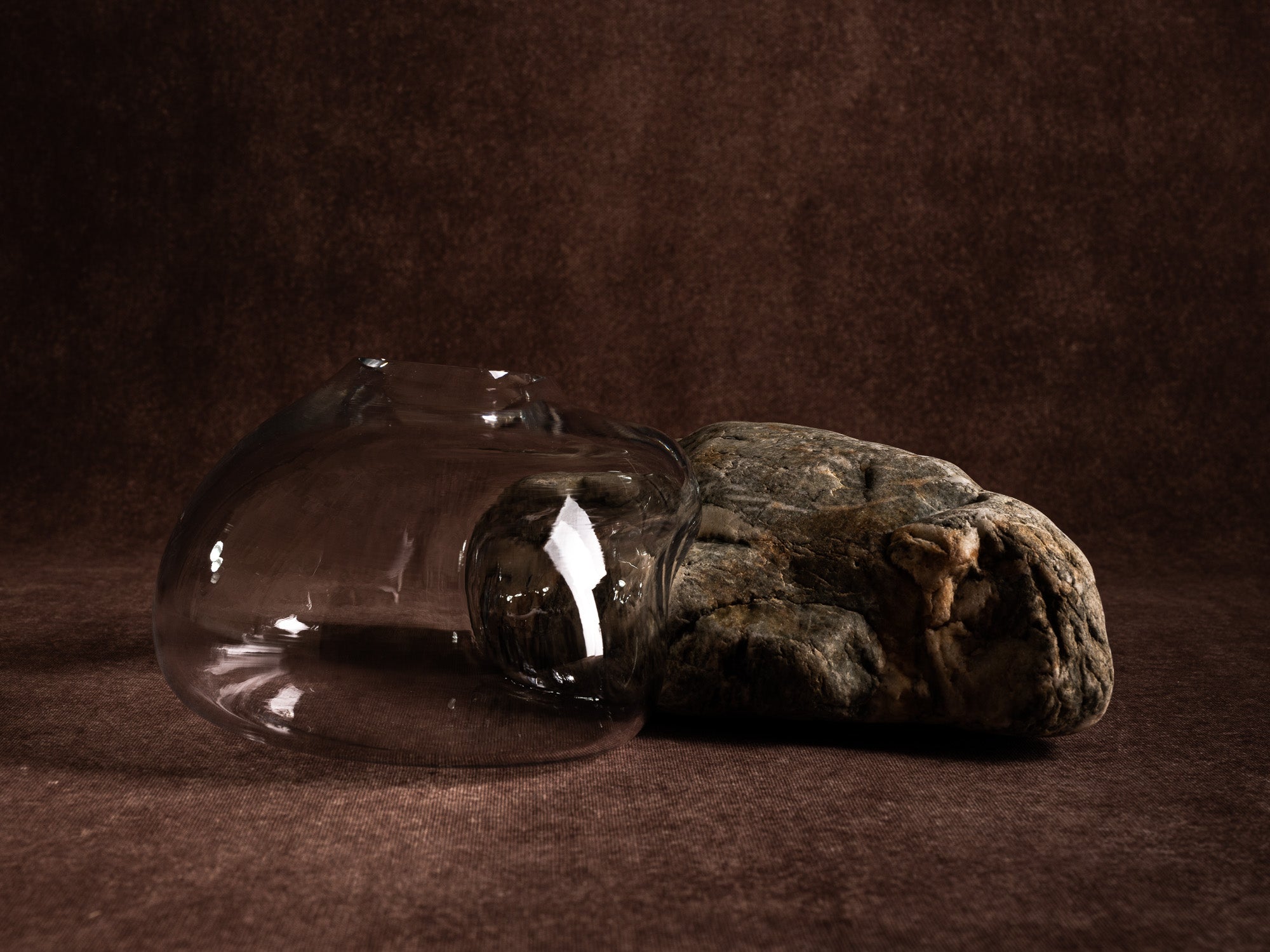 Vase‑sculpture "Chelonia" de Lætitia Jacquetton, France (2021)..Sculpture‑vase "Chelonia" by Lætitia Jacquetton, France (2021)