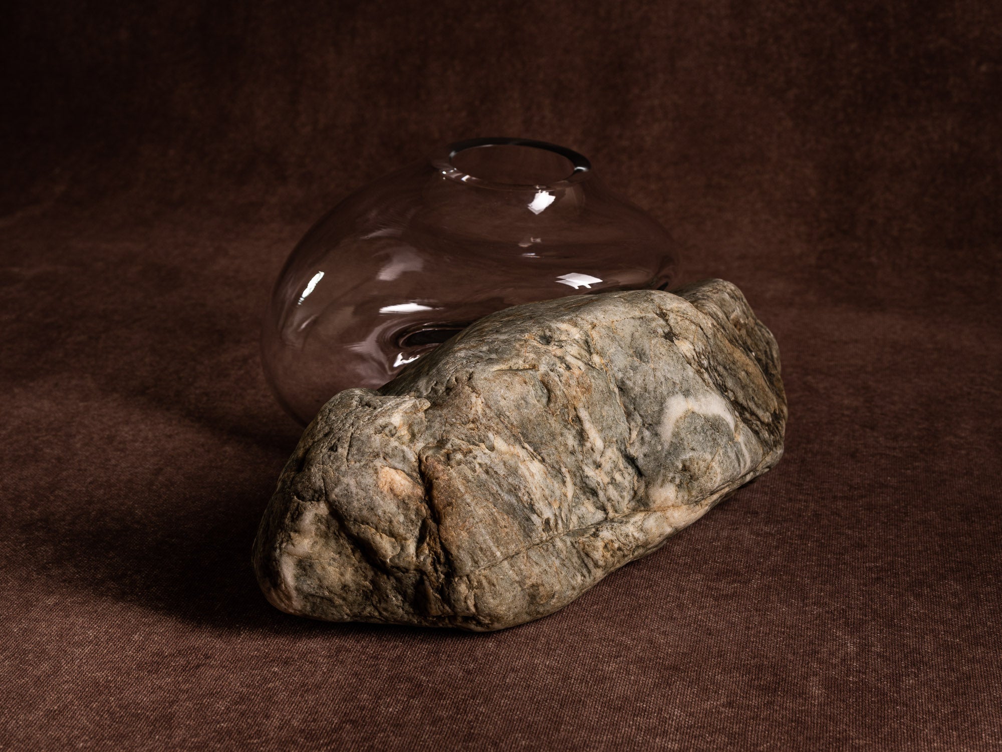 Vase‑sculpture "Chelonia" de Lætitia Jacquetton, France (2021)..Sculpture‑vase "Chelonia" by Lætitia Jacquetton, France (2021)