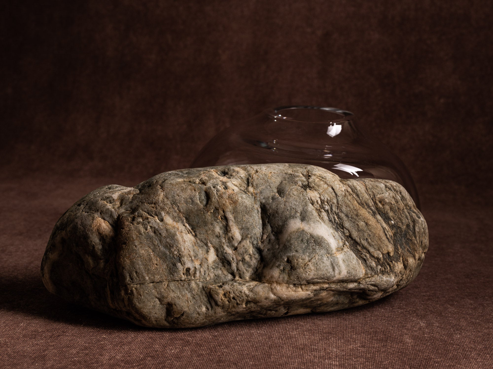 Vase‑sculpture "Chelonia" de Lætitia Jacquetton, France (2021)..Sculpture‑vase "Chelonia" by Lætitia Jacquetton, France (2021)