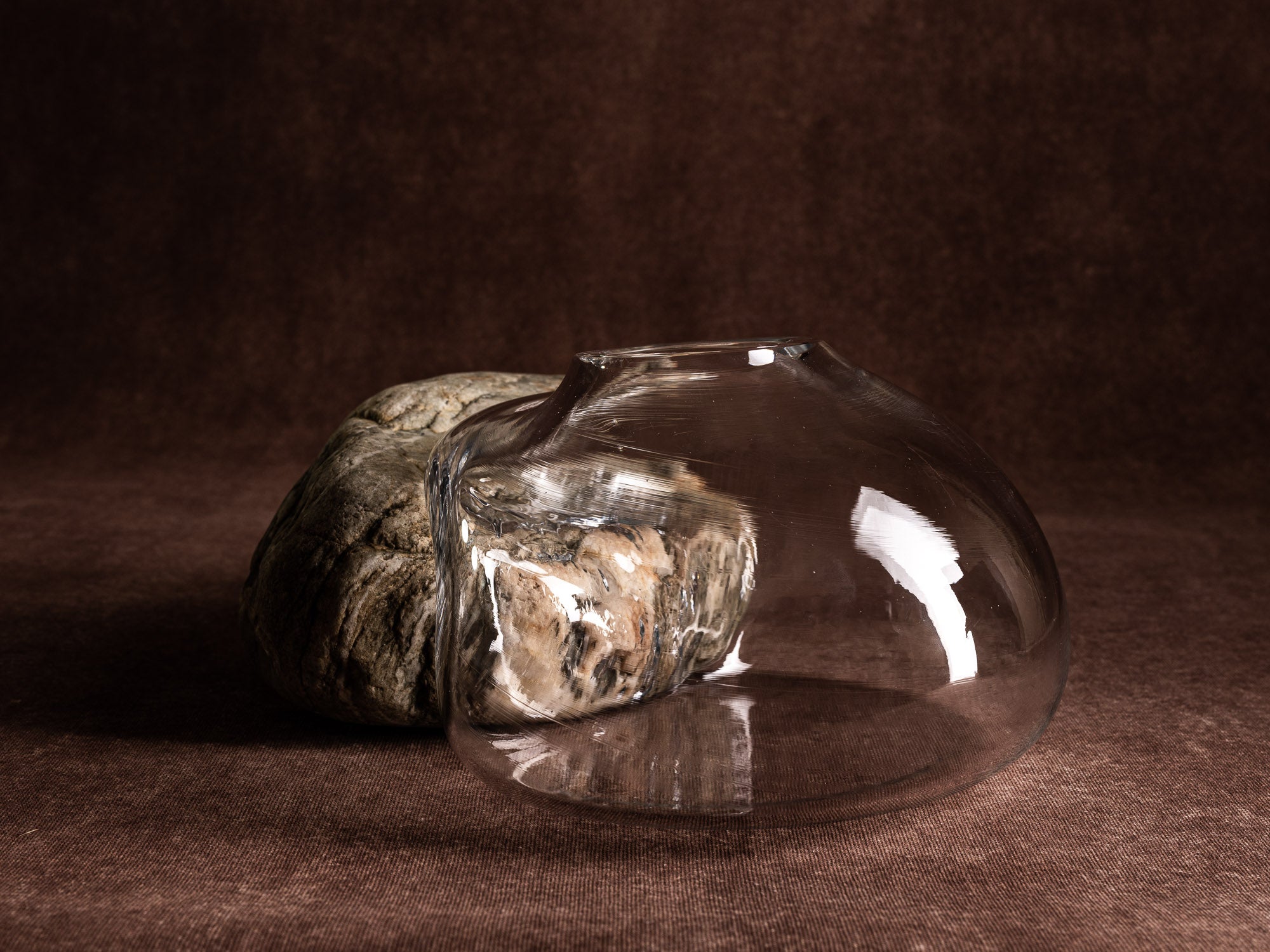 Vase‑sculpture "Chelonia" de Lætitia Jacquetton, France (2021)..Sculpture‑vase "Chelonia" by Lætitia Jacquetton, France (2021)