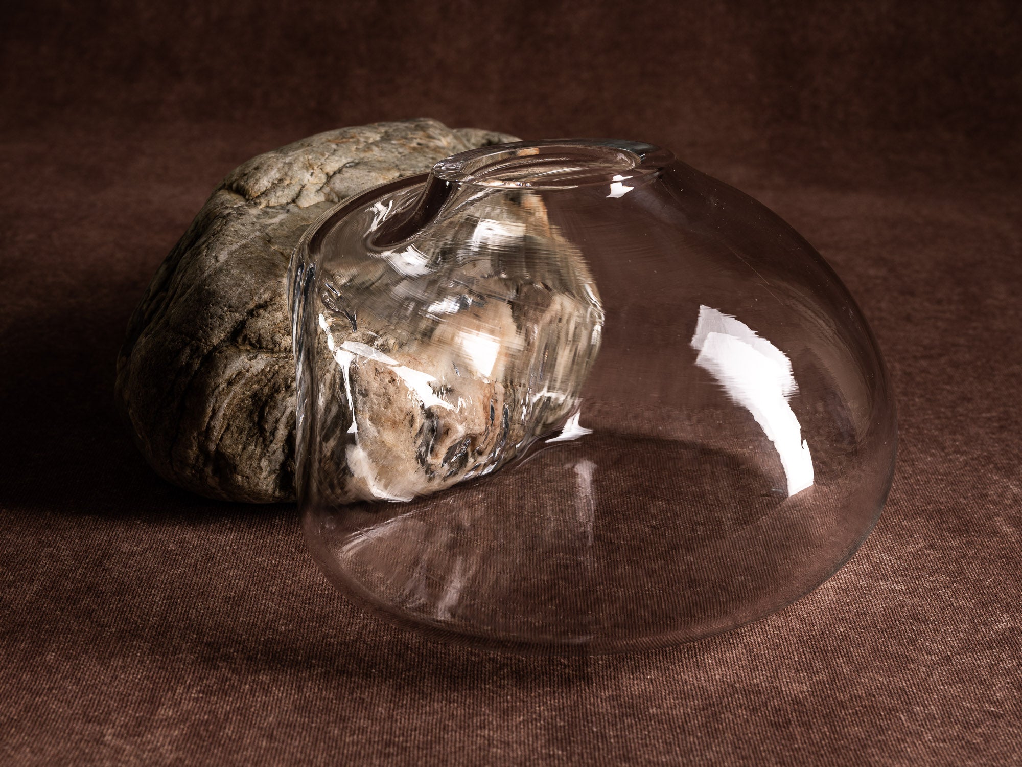 Vase‑sculpture "Chelonia" de Lætitia Jacquetton, France (2021)..Sculpture‑vase "Chelonia" by Lætitia Jacquetton, France (2021)