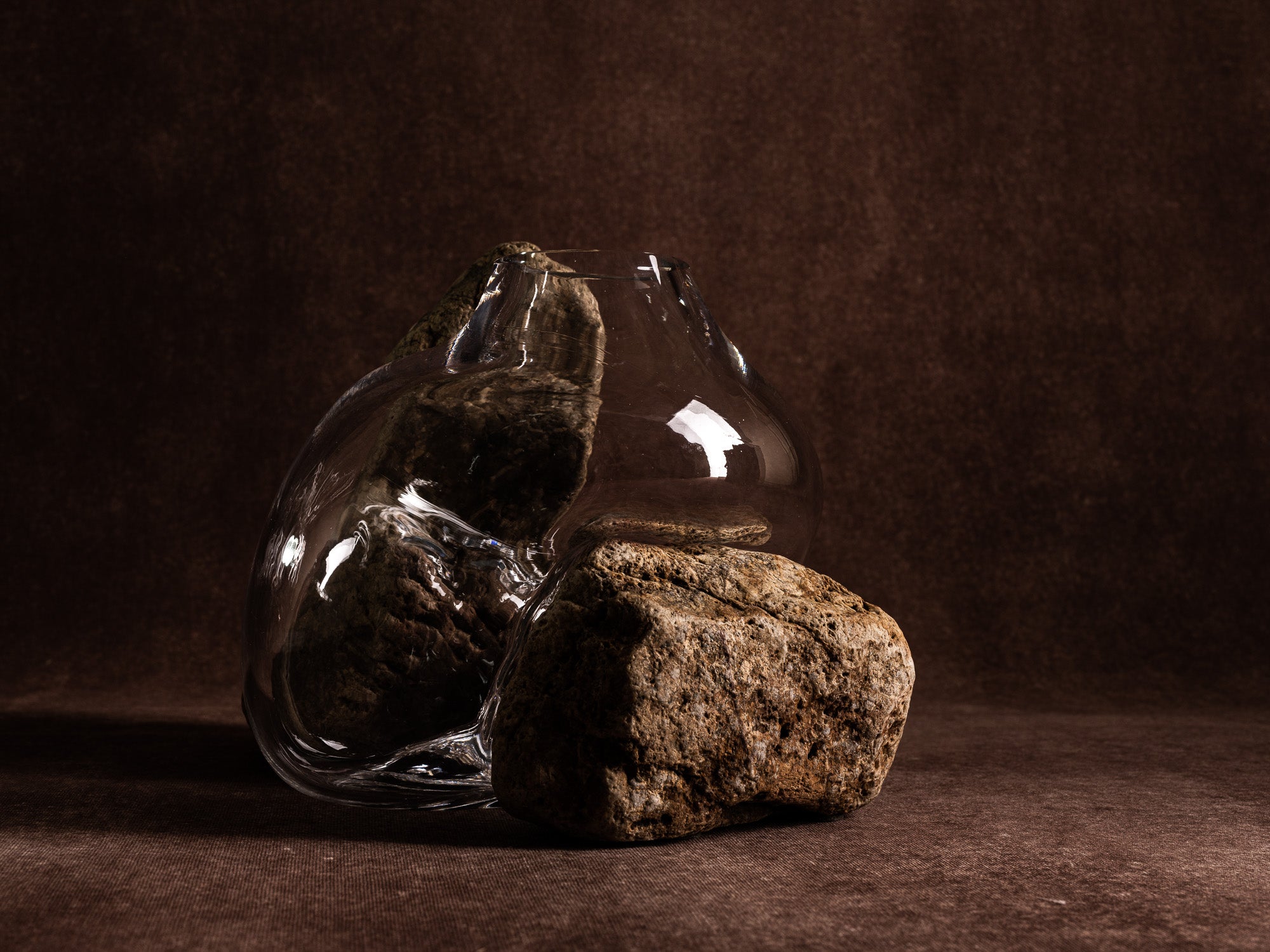 Vase‑sculpture "Tango" de Lætitia Jacquetton, France (2021)..Sculpture‑vase "Tango" by Lætitia Jacquetton, France (2021)