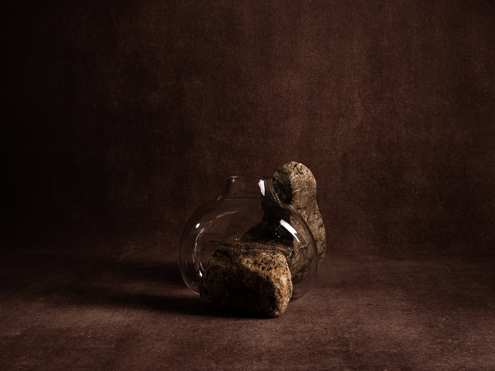 Vase‑sculpture "Tango" de Lætitia Jacquetton, France (2021)..Sculpture‑vase "Tango" by Lætitia Jacquetton, France (2021)