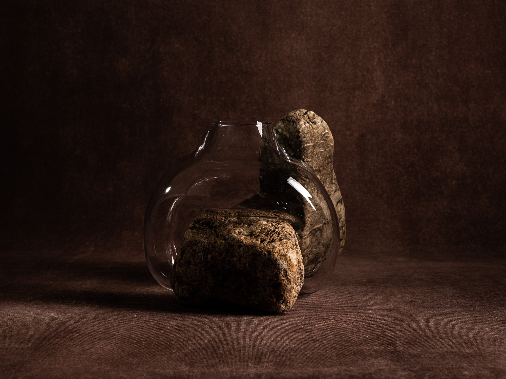 Vase‑sculpture "Tango" de Lætitia Jacquetton, France (2021)..Sculpture‑vase "Tango" by Lætitia Jacquetton, France (2021)