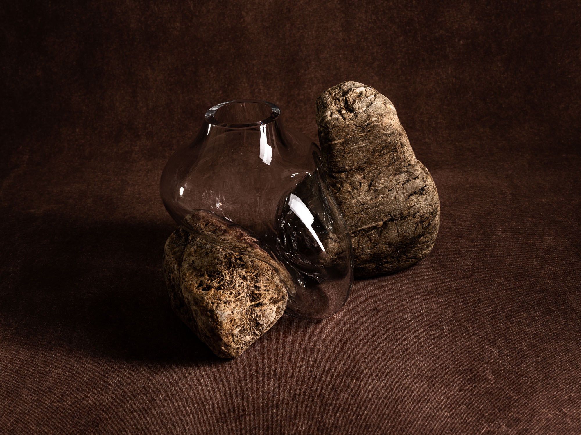 Vase‑sculpture "Tango" de Lætitia Jacquetton, France (2021)..Sculpture‑vase "Tango" by Lætitia Jacquetton, France (2021)