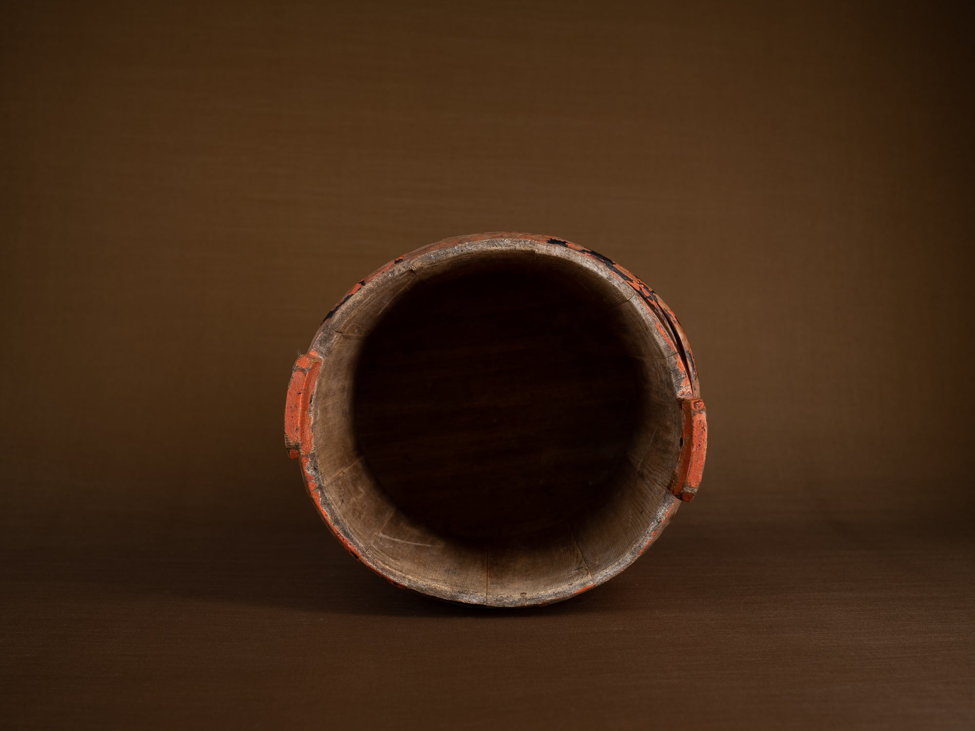 seau couvert du Jämtland, art paysan, Suède (fin du XIXe siècle)..Lidded bucket, peasant art, Sweden (late 19th century)