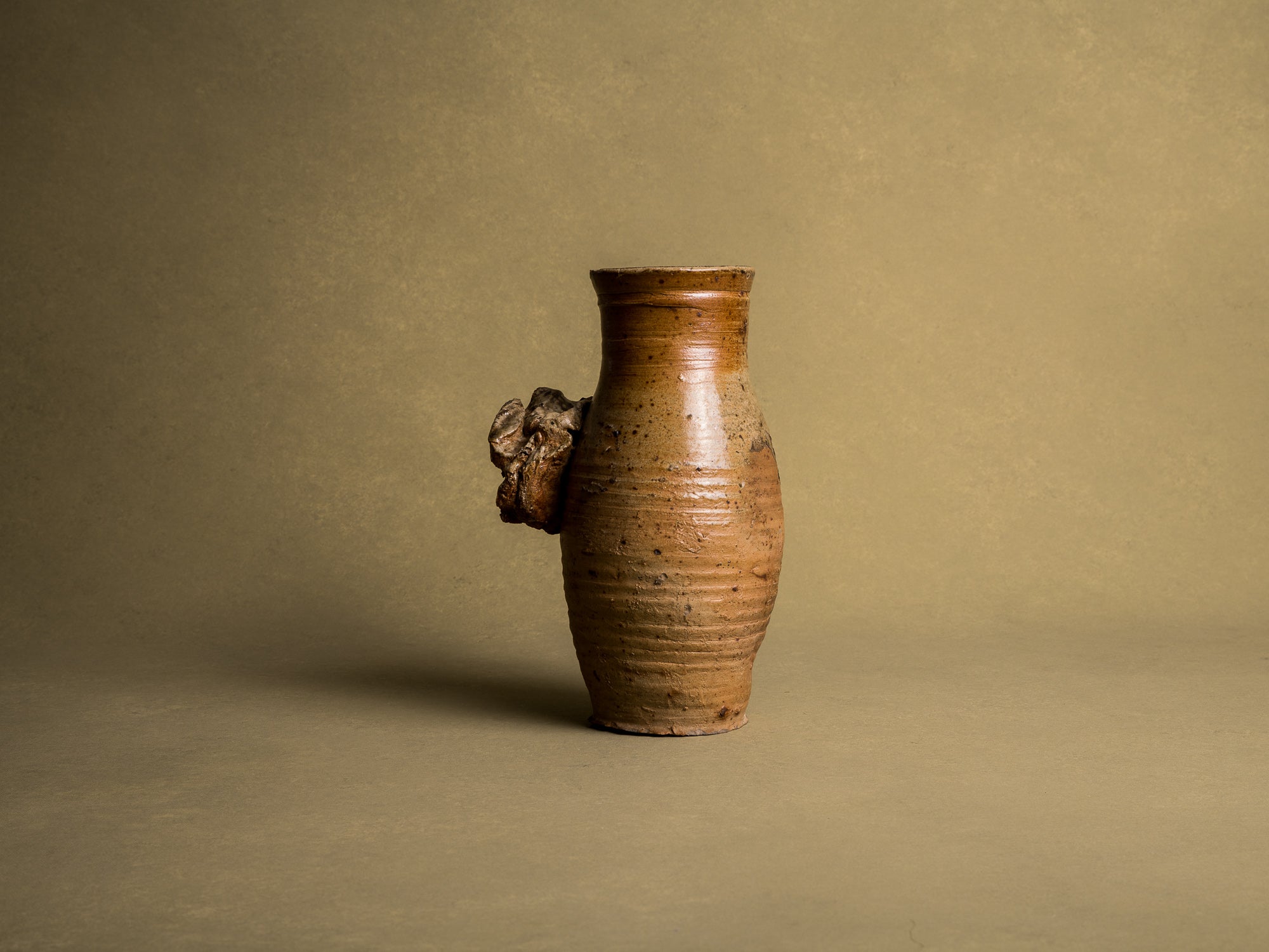 Mitate, vase "jambe de chien" en grès du beauvaisis, France (XVIIIe / XIXe siècle)..Mitate, vase "jambe de chien" in stoneware from beauvaisis, France (18th / 19th century)