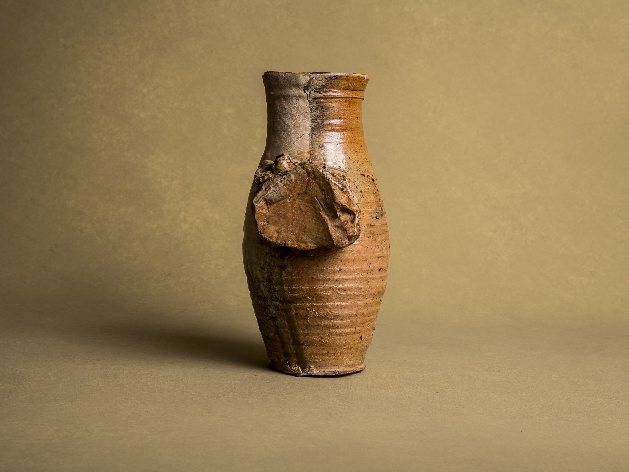 Mitate, vase "jambe de chien" en grès du beauvaisis, France (XVIIIe / XIXe siècle)..Mitate, vase "jambe de chien" in stoneware from beauvaisis, France (18th / 19th century)