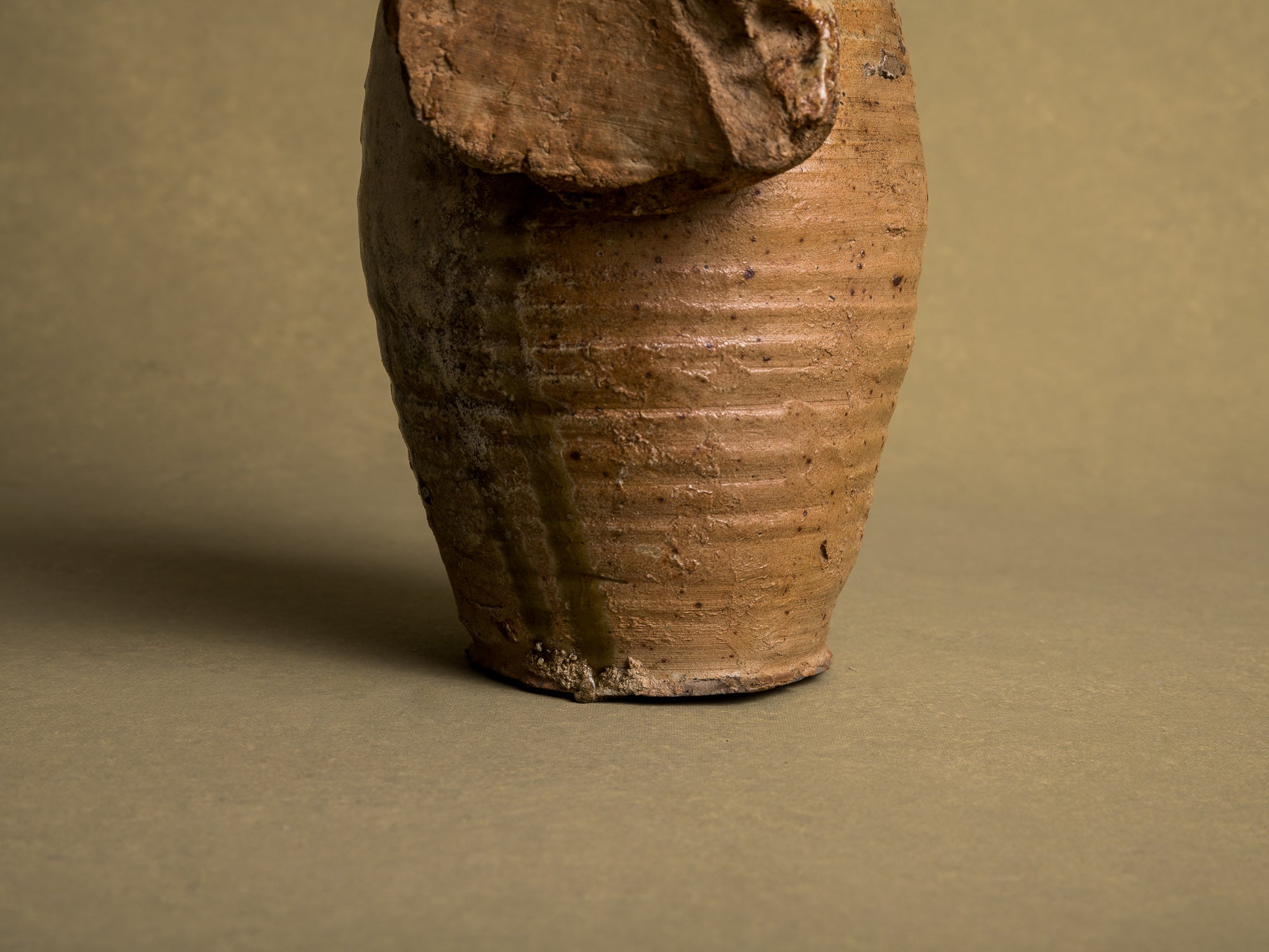 Mitate, vase "jambe de chien" en grès du beauvaisis, France (XVIIIe / XIXe siècle)..Mitate, vase "jambe de chien" in stoneware from beauvaisis, France (18th / 19th century)