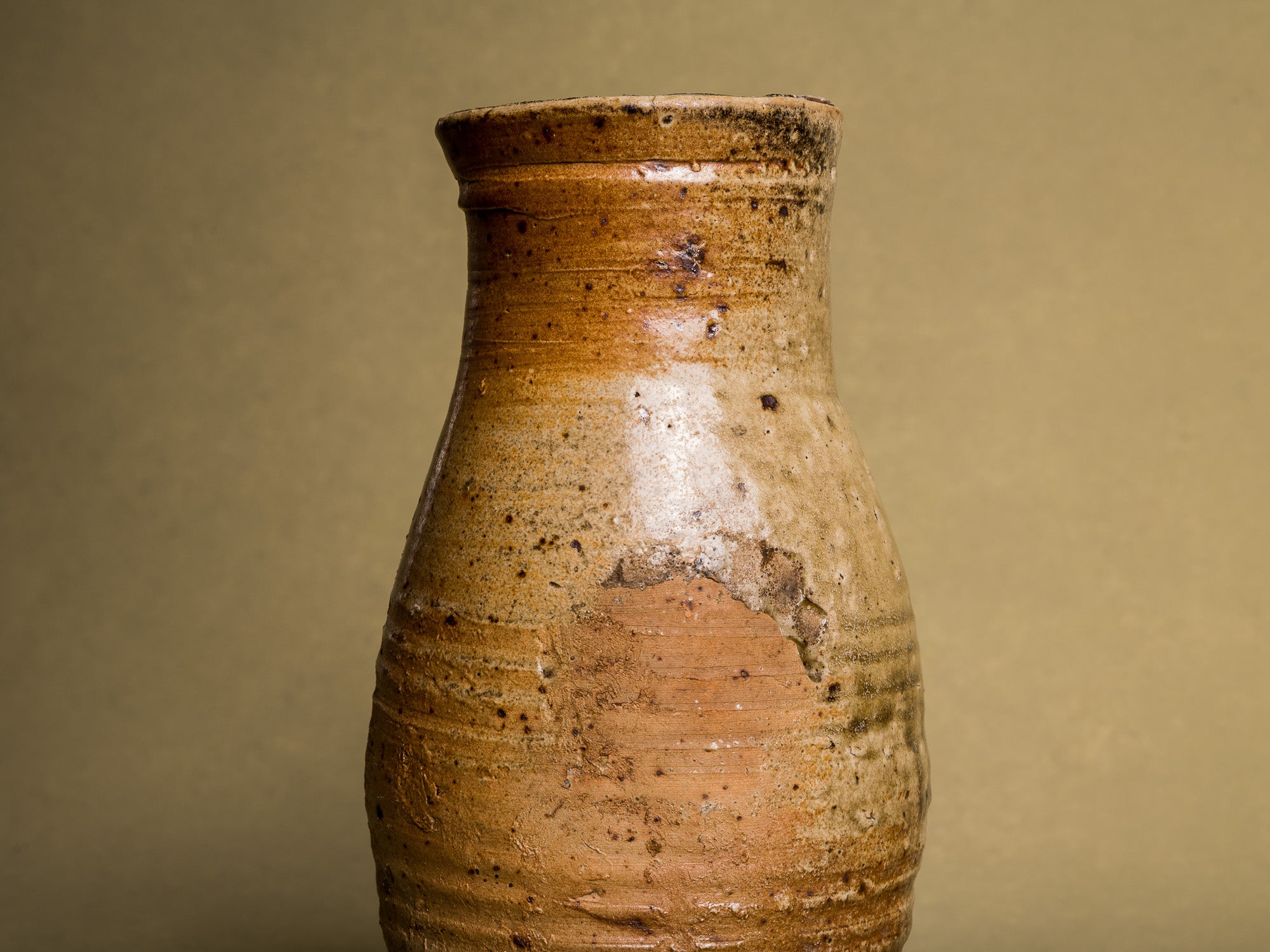 Mitate, vase "jambe de chien" en grès du beauvaisis, France (XVIIIe / XIXe siècle)..Mitate, vase "jambe de chien" in stoneware from beauvaisis, France (18th / 19th century)