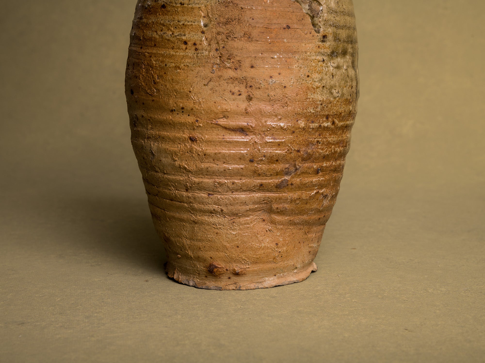 Mitate, vase "jambe de chien" en grès du beauvaisis, France (XVIIIe / XIXe siècle)..Mitate, vase "jambe de chien" in stoneware from beauvaisis, France (18th / 19th century)