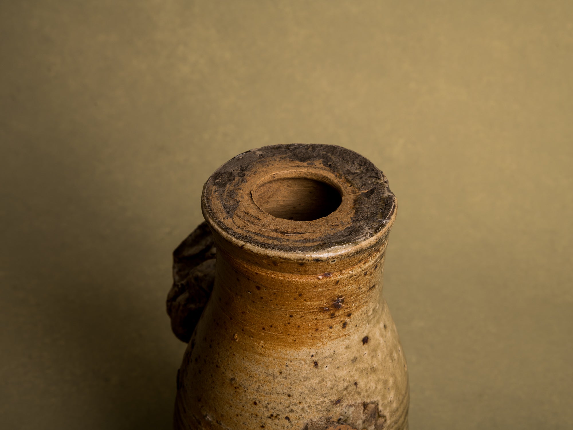 Mitate, vase "jambe de chien" en grès du beauvaisis, France (XVIIIe / XIXe siècle)..Mitate, vase "jambe de chien" in stoneware from beauvaisis, France (18th / 19th century)