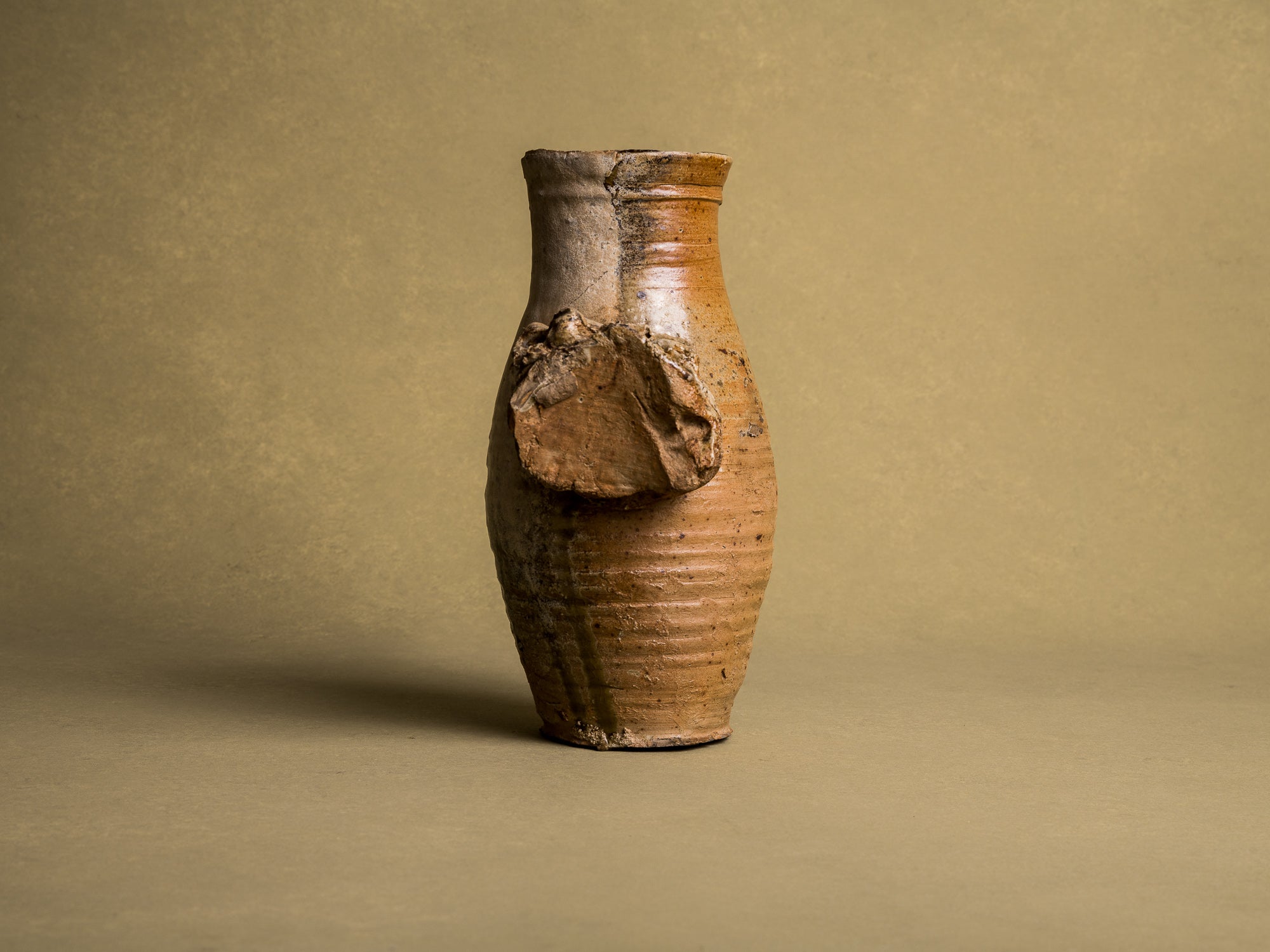 Mitate, vase "jambe de chien" en grès du beauvaisis, France (XVIIIe / XIXe siècle)..Mitate, vase "jambe de chien" in stoneware from beauvaisis, France (18th / 19th century)