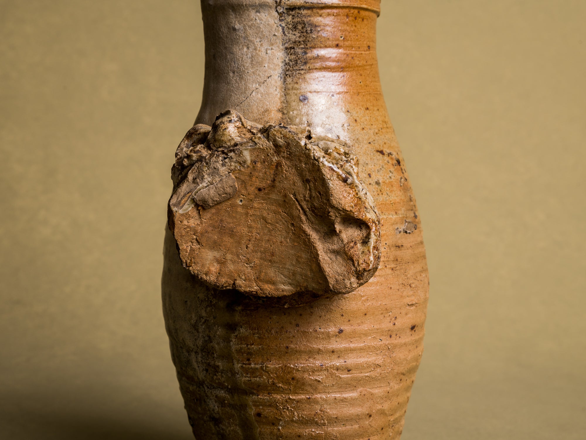 Mitate, vase "jambe de chien" en grès du beauvaisis, France (XVIIIe / XIXe siècle)..Mitate, vase "jambe de chien" in stoneware from beauvaisis, France (18th / 19th century)