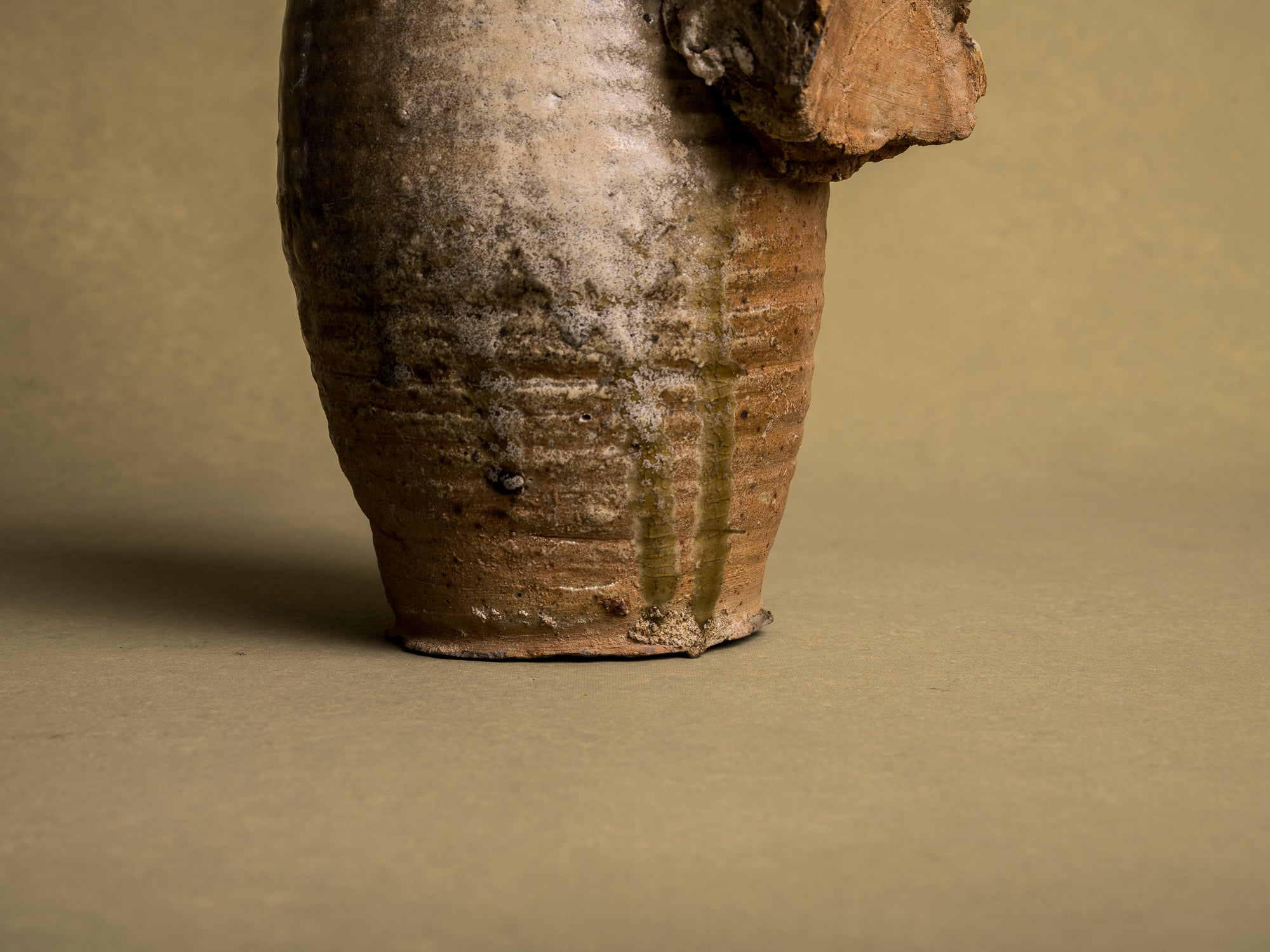 Mitate, vase "jambe de chien" en grès du beauvaisis, France (XVIIIe / XIXe siècle)..Mitate, vase "jambe de chien" in stoneware from beauvaisis, France (18th / 19th century)